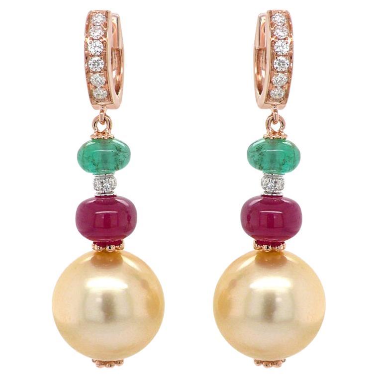 Orecchini pendenti in oro rosa 18 carati con perle, smeraldi, rubini e diamanti in vendita