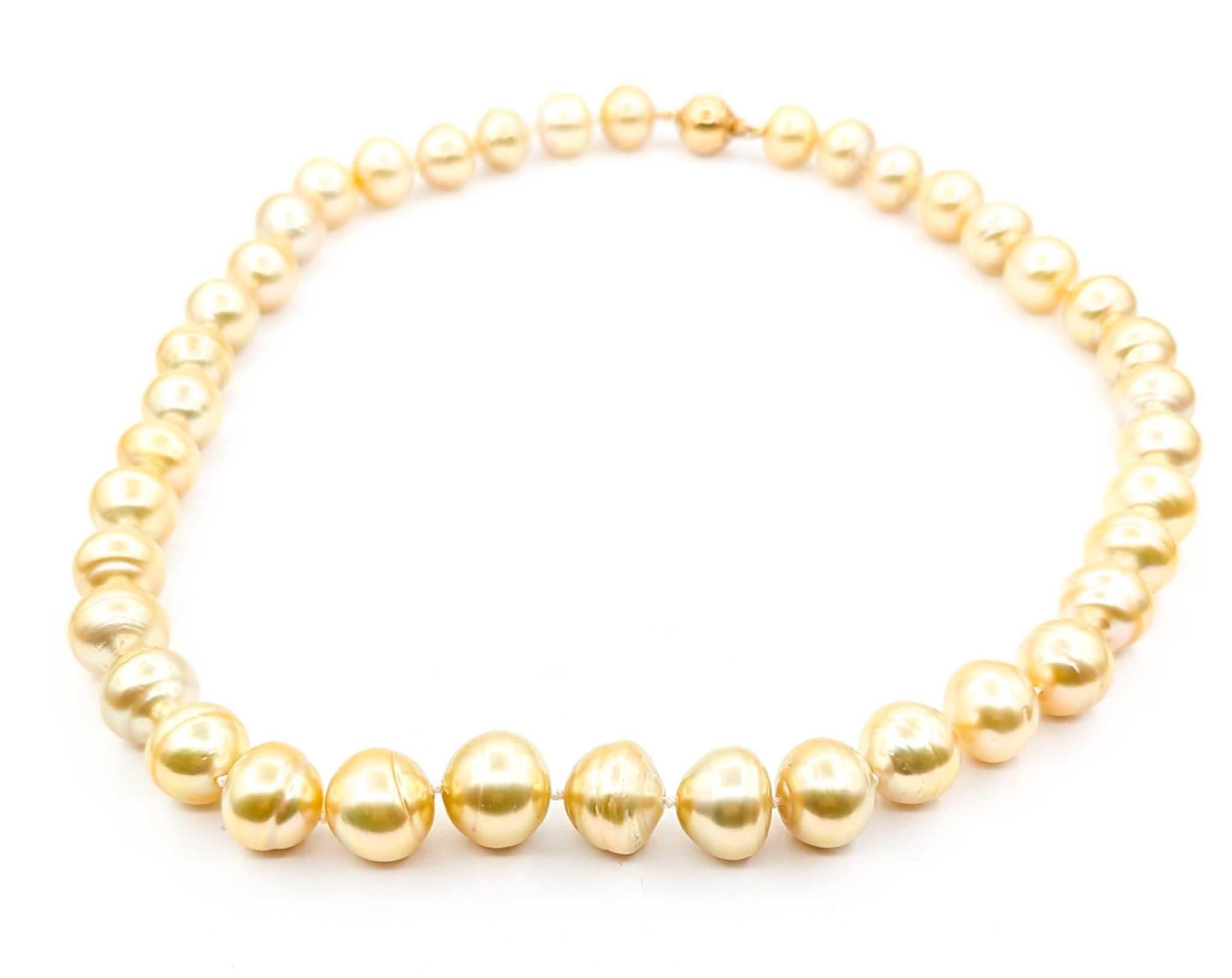 Golden Pearl Necklace Strand in 14k Yellow Gold For Sale 4