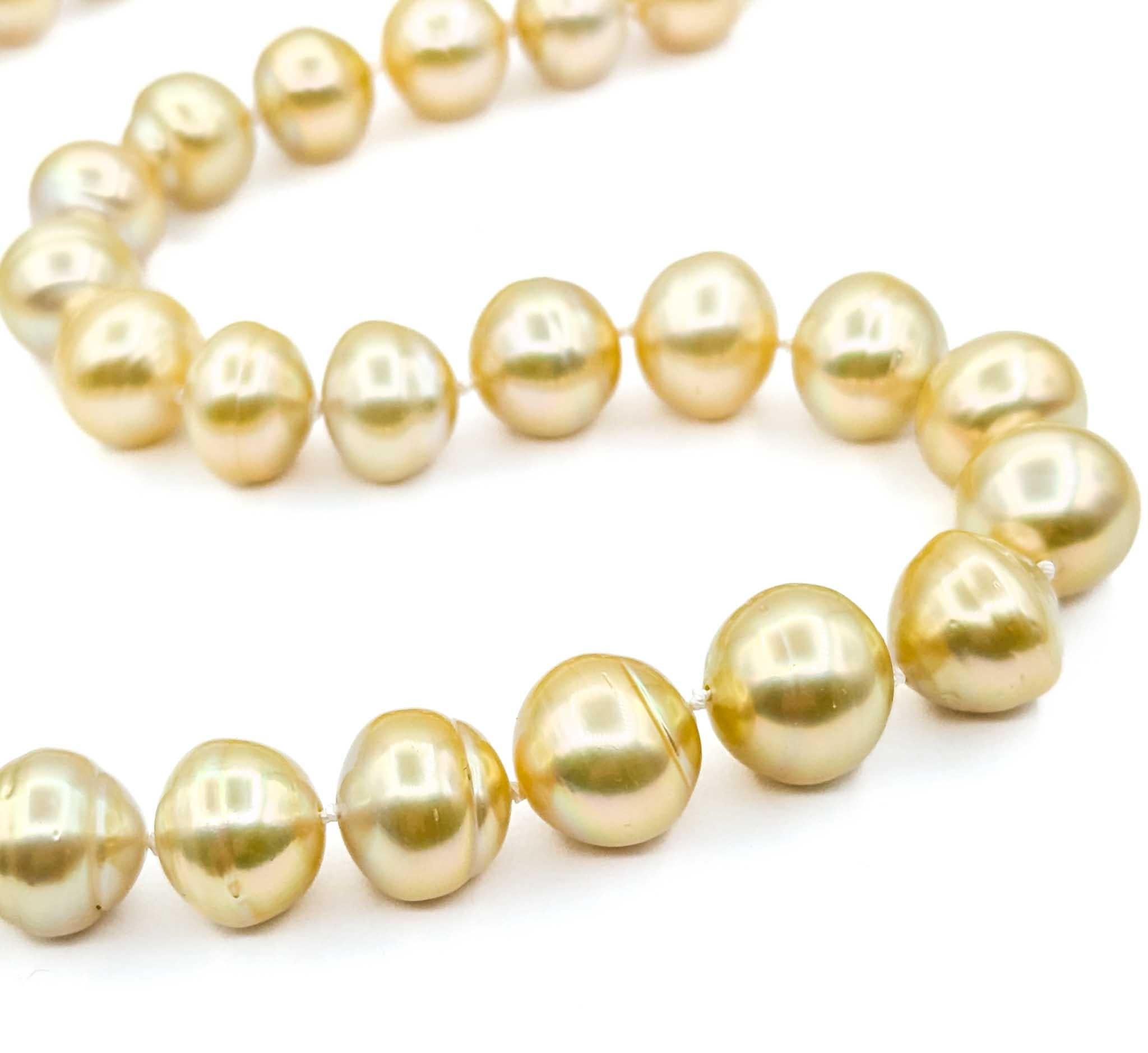Contemporary Golden Pearl Necklace Strand in 14k Yellow Gold For Sale