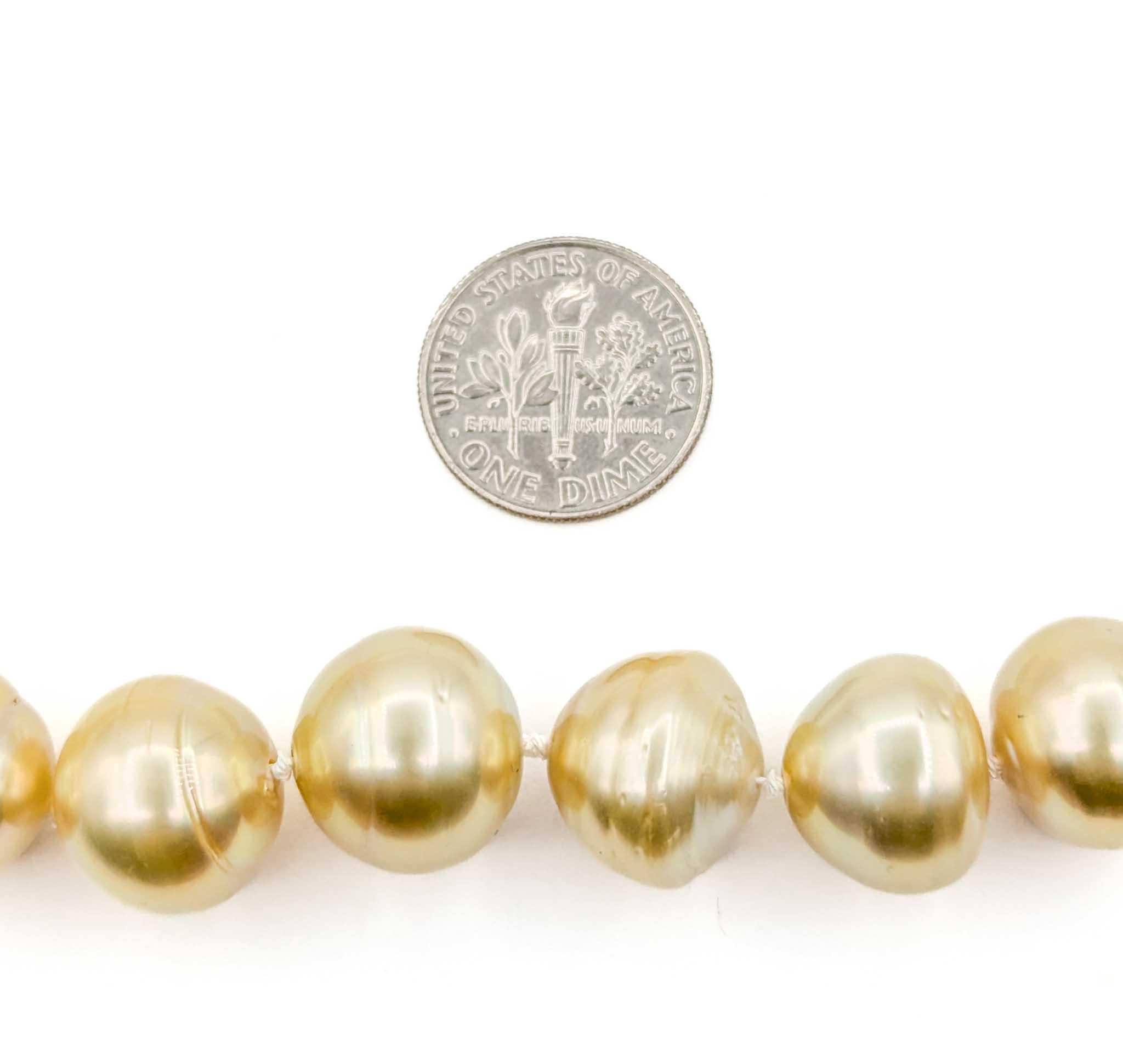 Golden Pearl Necklace Strand in 14k Yellow Gold In Excellent Condition For Sale In Bloomington, MN