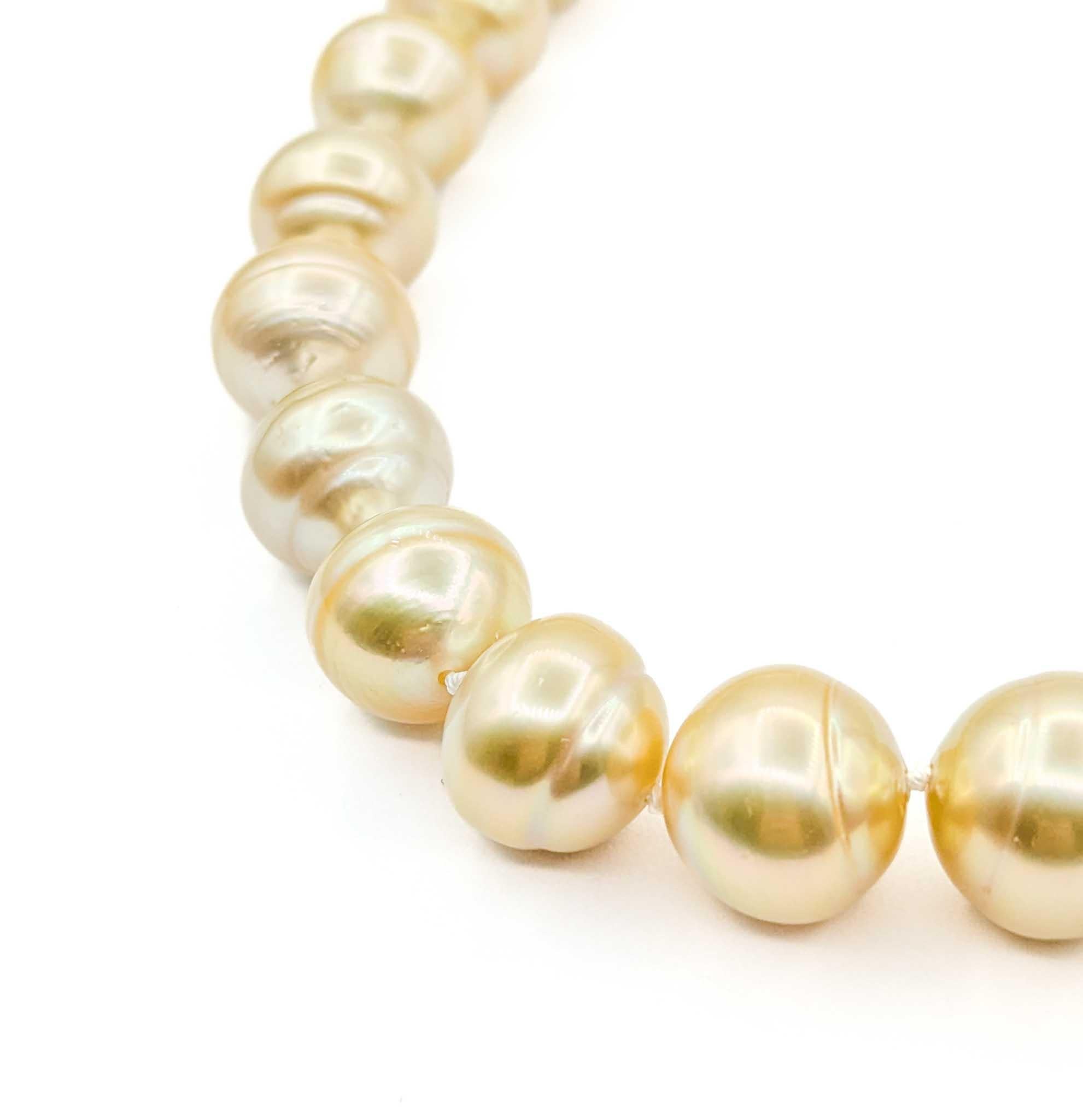 Golden Pearl Necklace Strand in 14k Yellow Gold For Sale 2