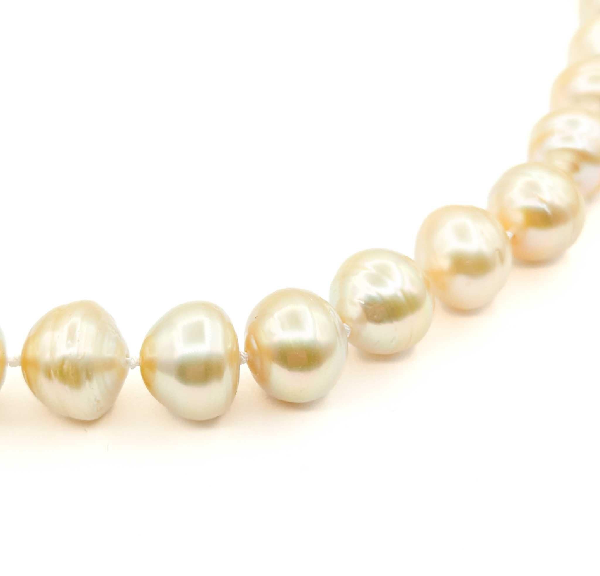Golden Pearl Necklace Strand in 14k Yellow Gold For Sale 3