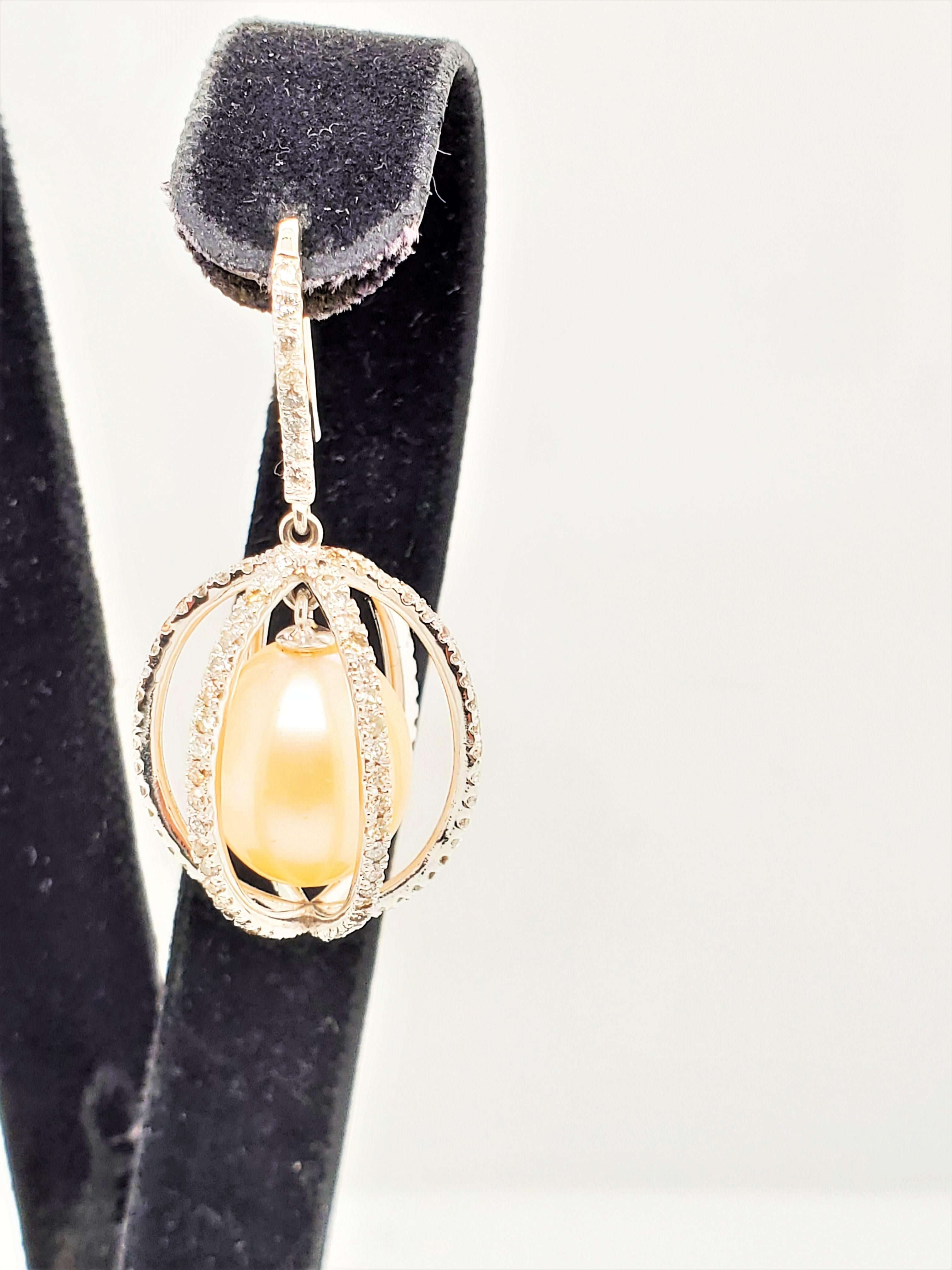 Weißgold-Ohrringe mit Goldperlen und Diamanten im Zustand „Neu“ im Angebot in Hong Kong, HK