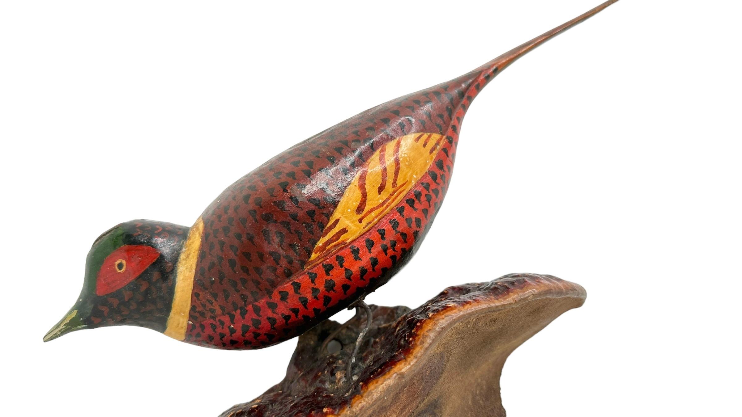 Faisán dorado Vichtauer Pájaro tallado en madera Arte popular de la Selva Negra, Austria, 1900 en Bueno estado para la venta en Nuernberg, DE