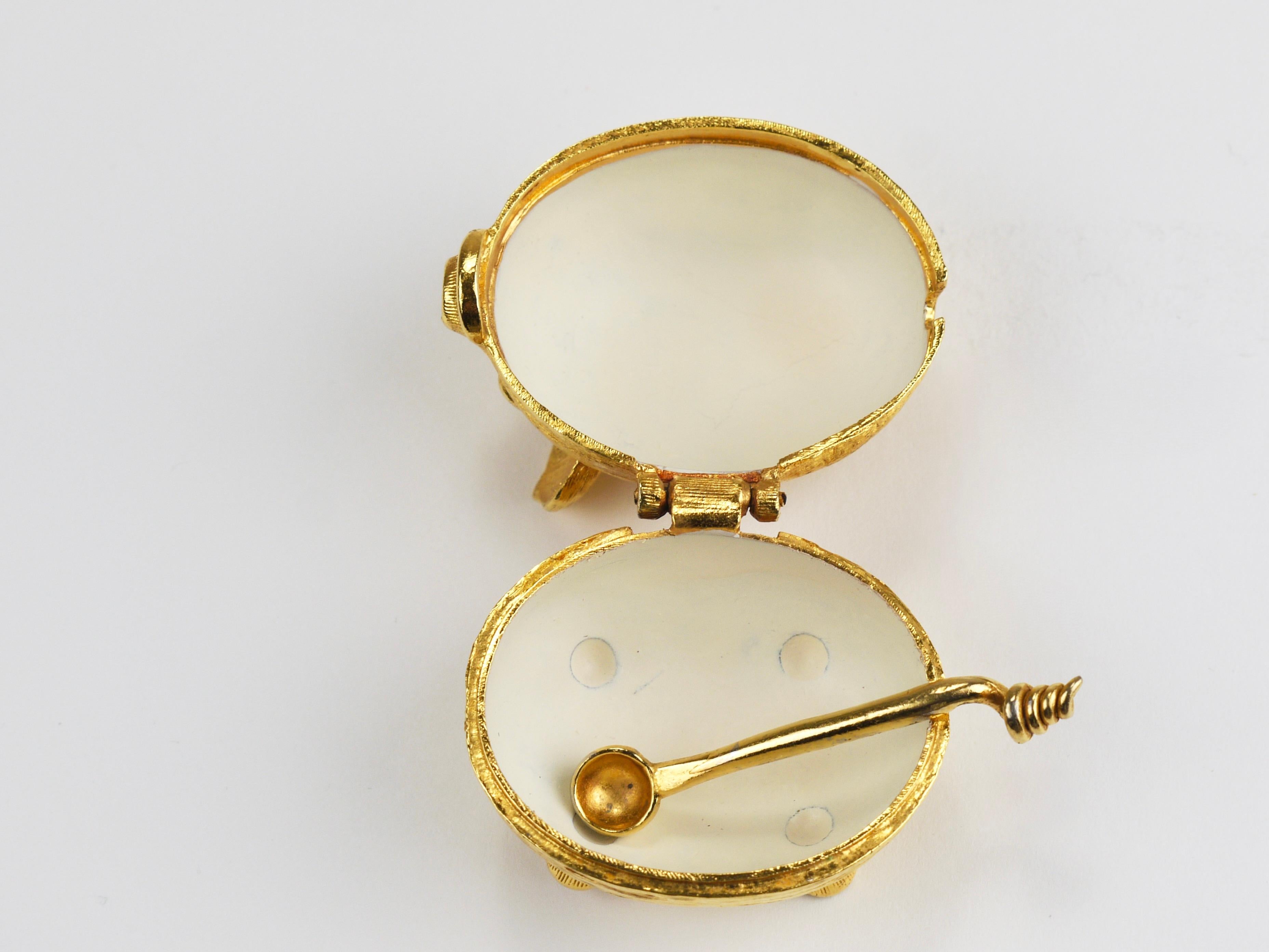 Golden Pig Shaped Salt Cellar Snuff or Pill Box With Curly Tail as Spoon, 1970s For Sale 4