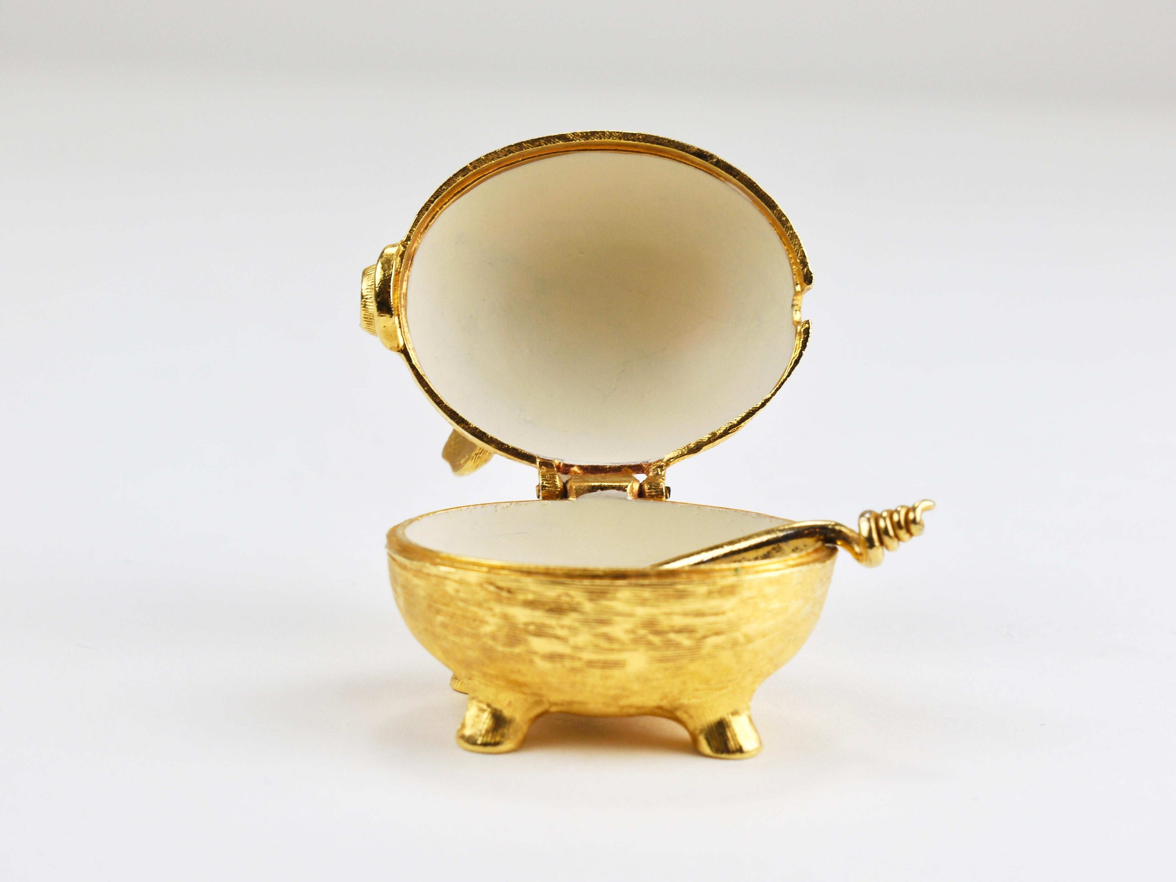 Golden Pig Shaped Salt Cellar Snuff or Pill Box With Curly Tail as Spoon, 1970s For Sale 5