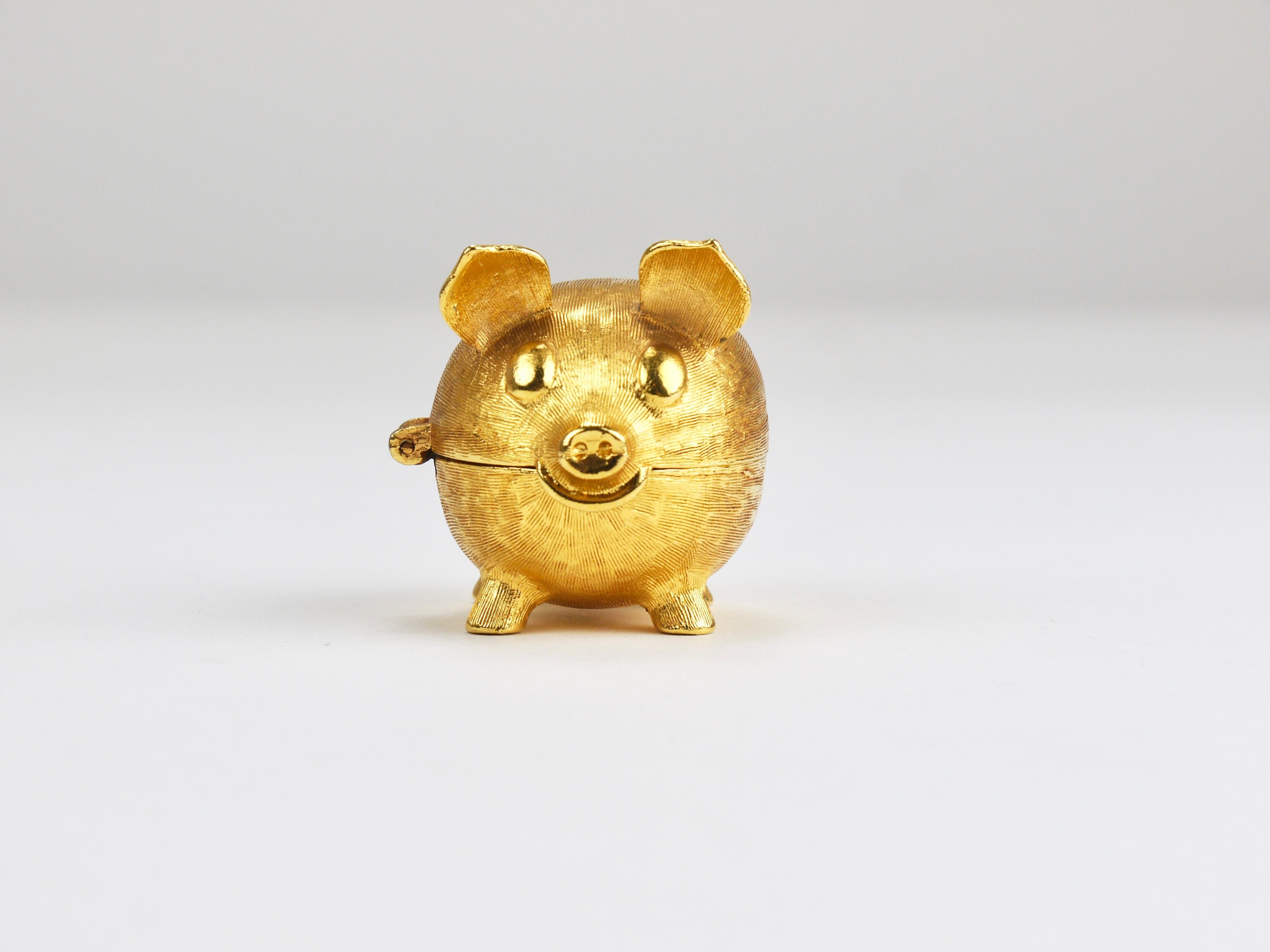 20th Century Golden Pig Shaped Salt Cellar Snuff or Pill Box With Curly Tail as Spoon, 1970s For Sale