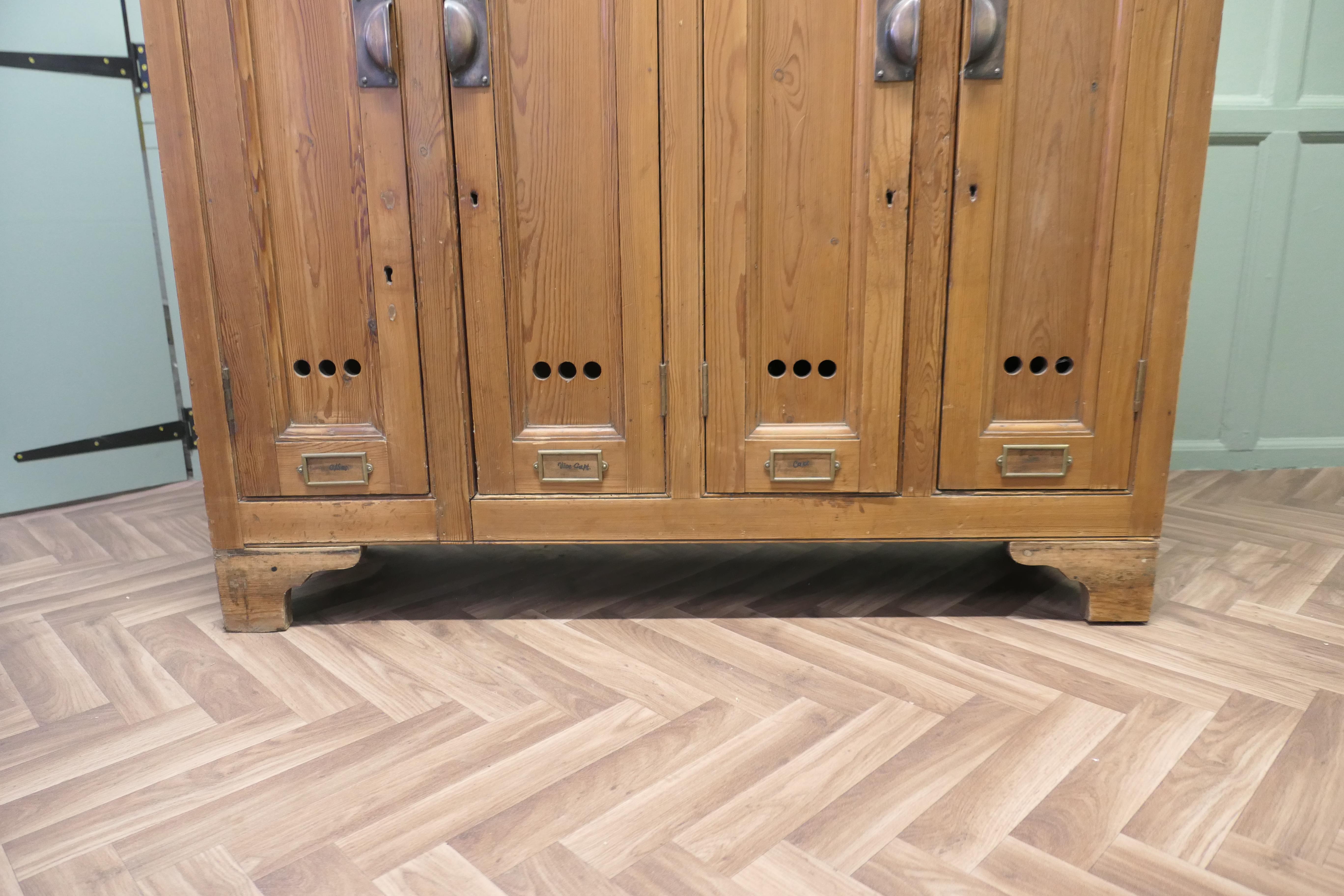 Inizio XX secolo Armadietto per attrezzatura da golf Golden Pine Sports Locker,  Un pezzo superbo
