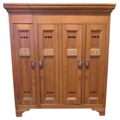 Armoire d'équipement de golf Golden Pine Sports Locker,  Une superbe pièce