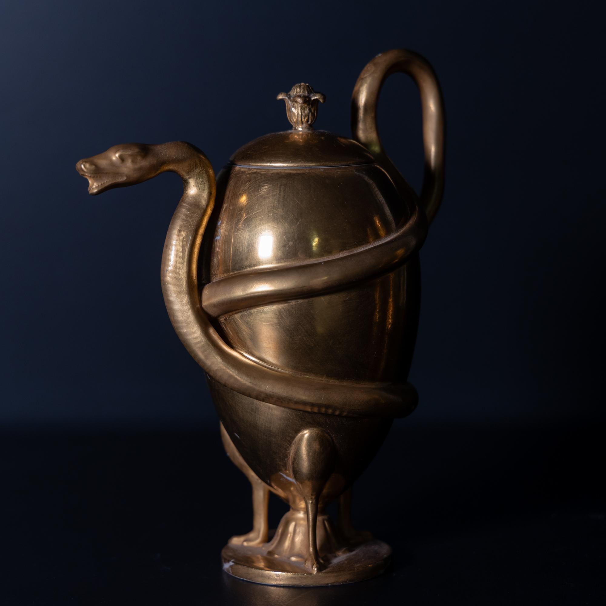 Goldene Porzellan-Teekanne mit Schlangendekor aus goldenem Porzellan, KPM um 1800 im Angebot 5