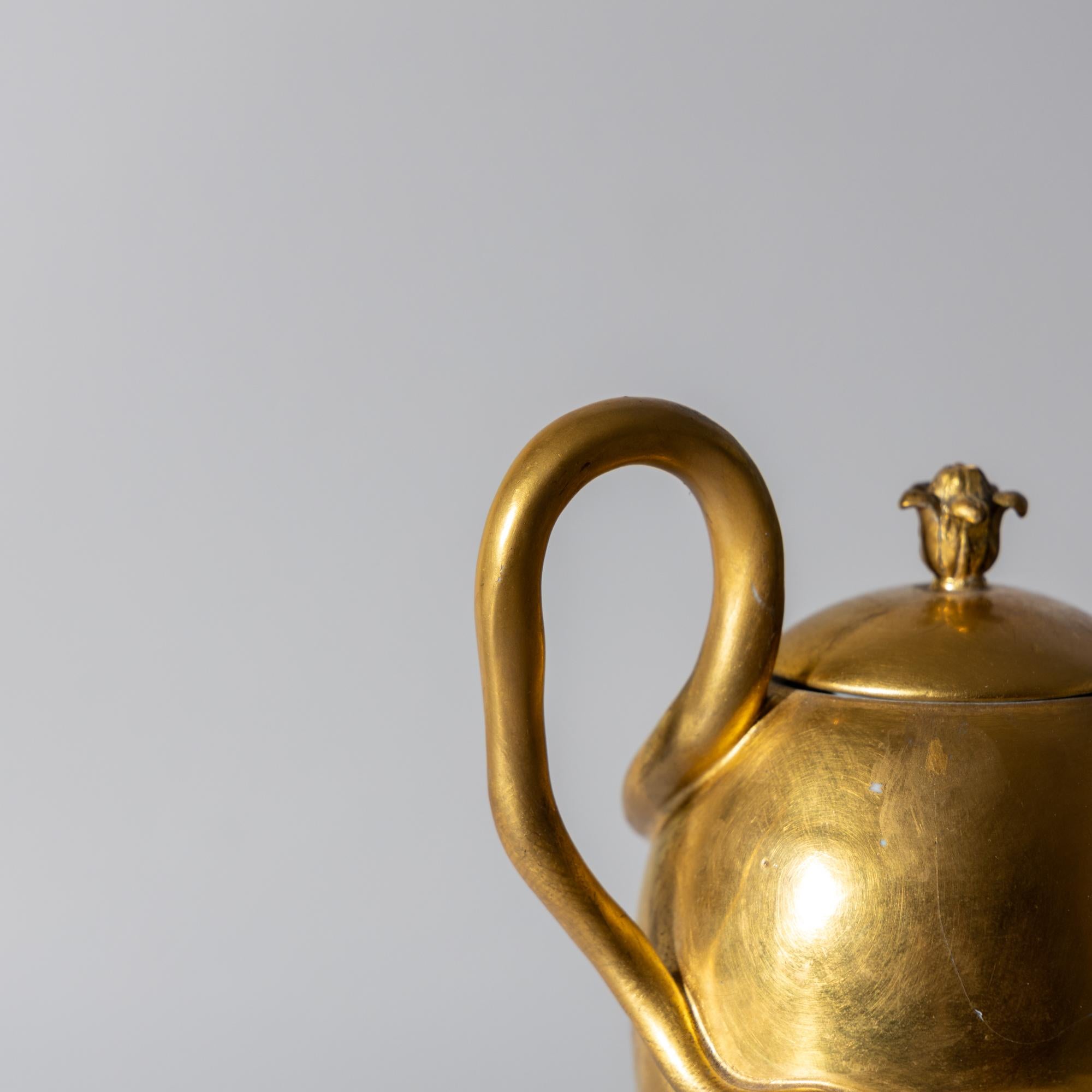 Goldene Porzellan-Teekanne mit Schlangendekor aus goldenem Porzellan, KPM um 1800 im Angebot 2
