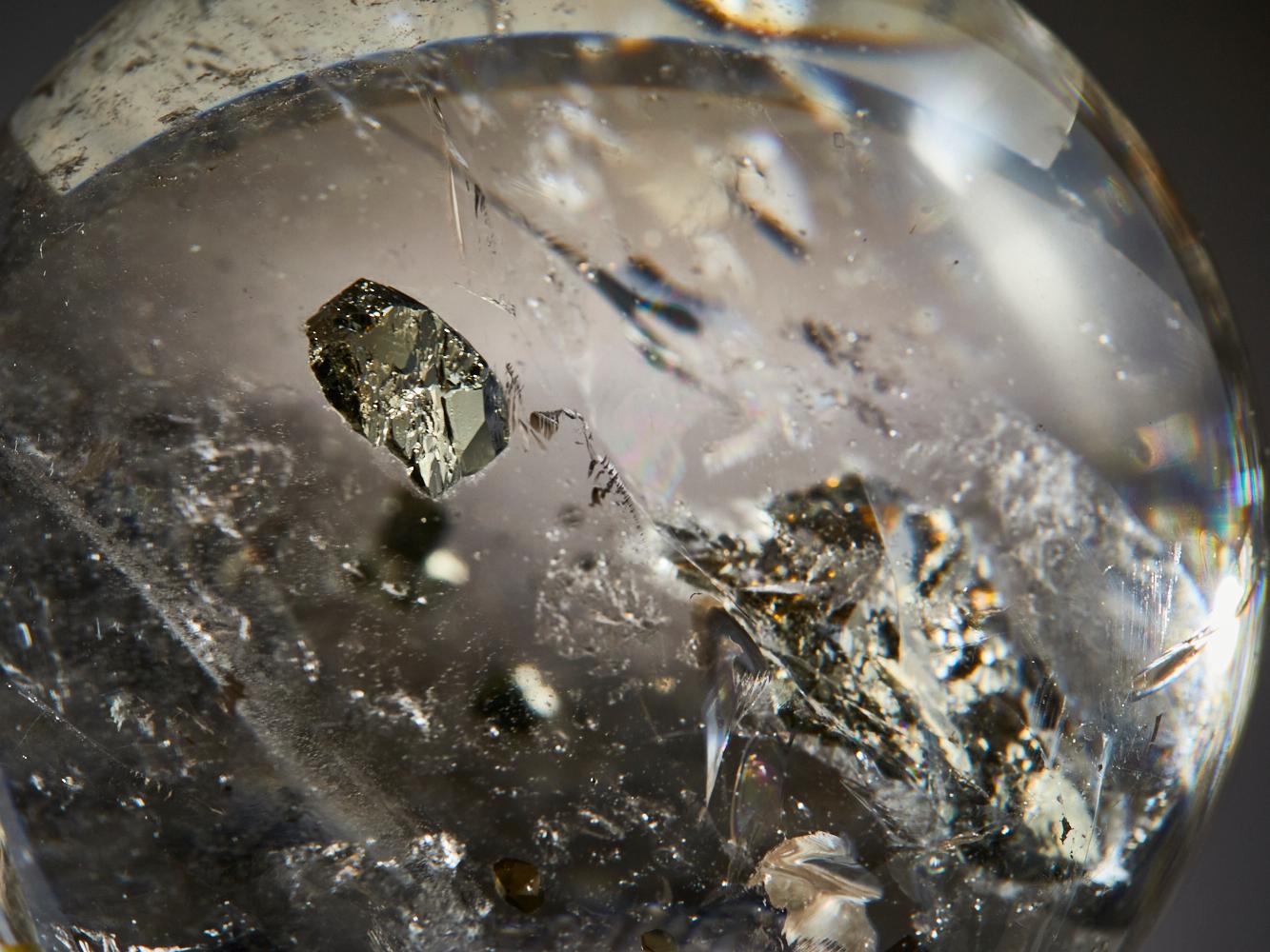 XVIIIe siècle et antérieur Pyrite dorée dans une sphère de quartz en vente