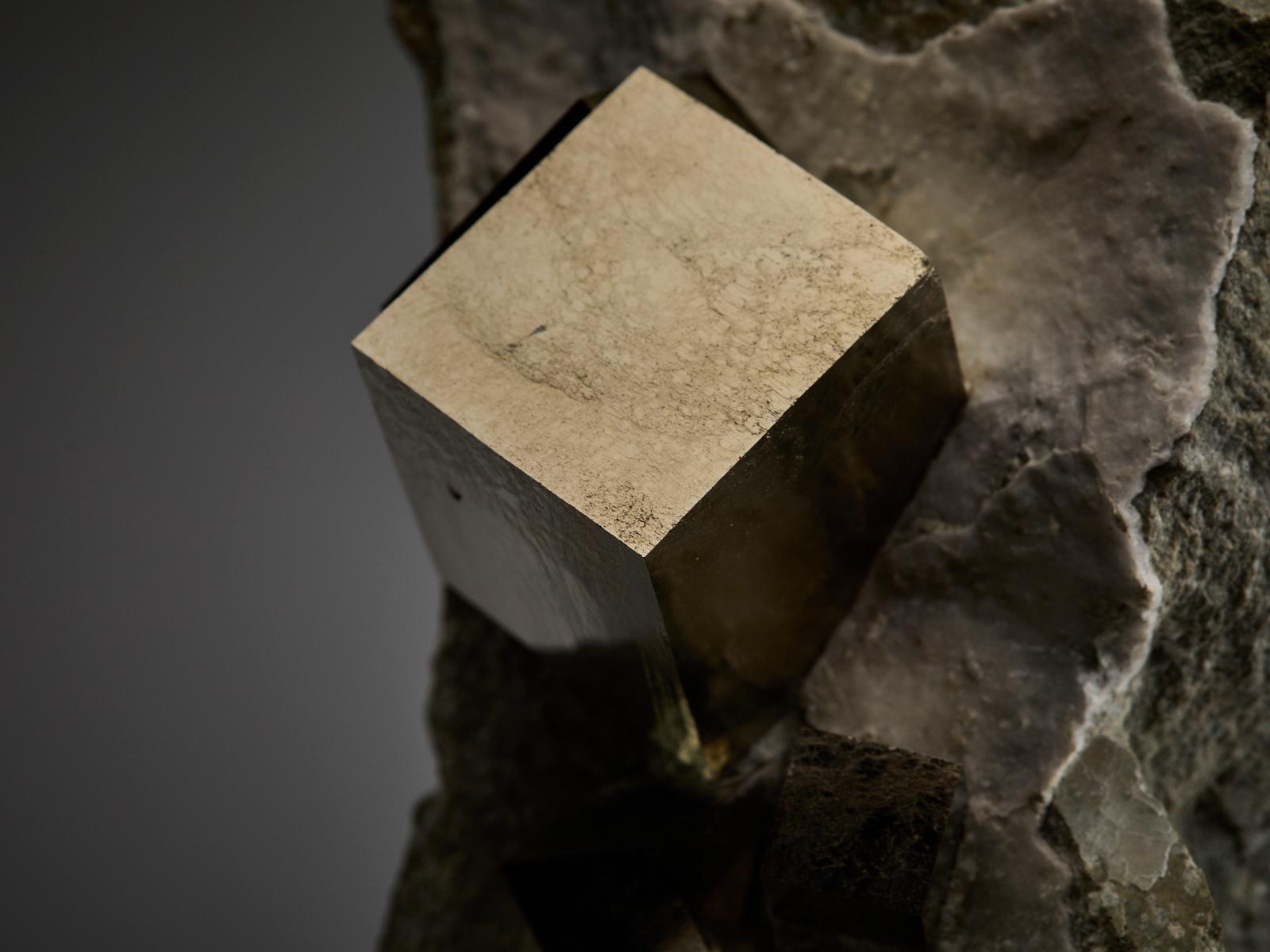 Golden Pyrite on Matrix im Angebot 5