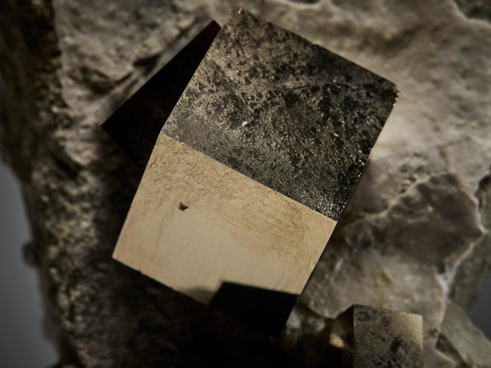 Golden Pyrite on Matrix im Angebot 13