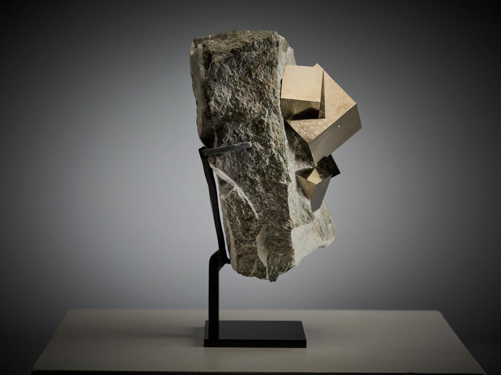 Golden Pyrite on Matrix (18. Jahrhundert und früher) im Angebot