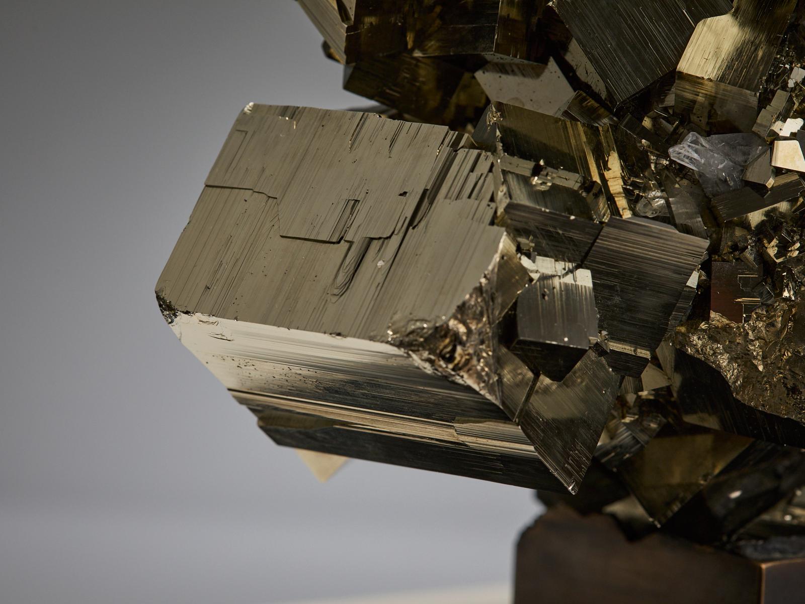 Golden Pyrite Sculpture in vendita 4