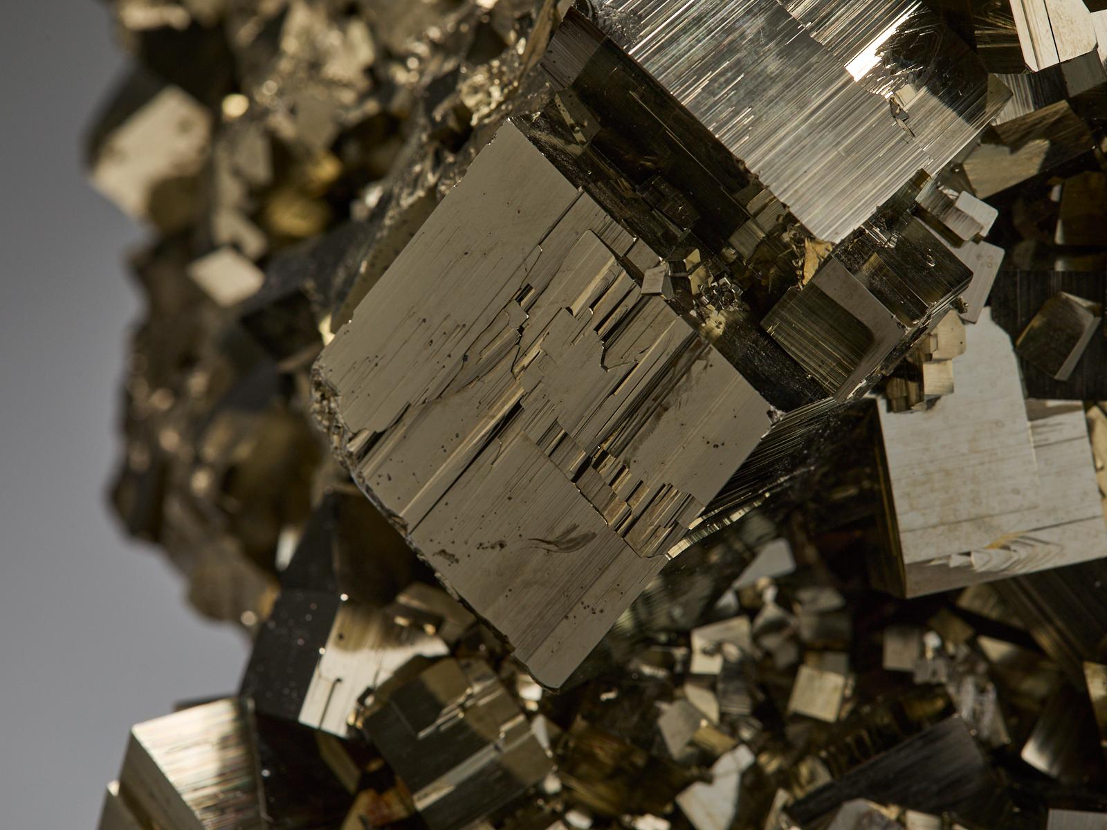 Golden Pyrite Sculpture in vendita 5
