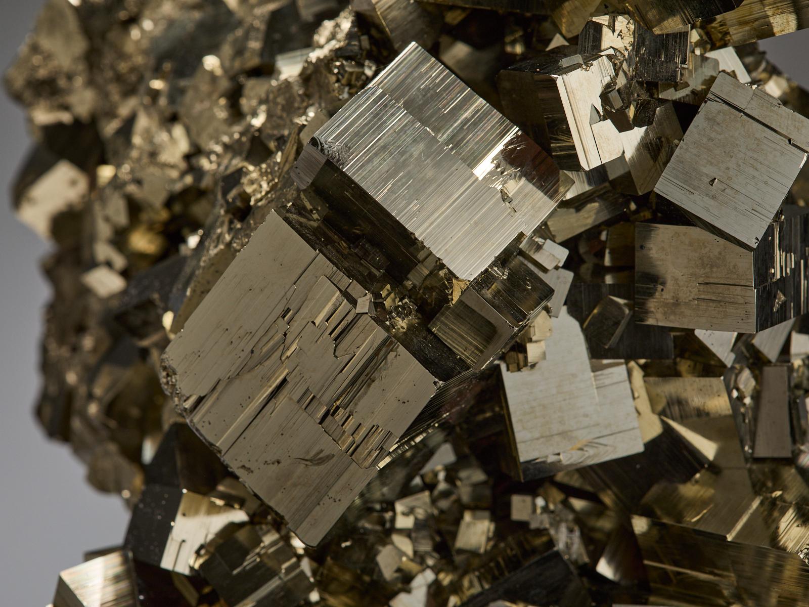 Golden Pyrite Sculpture in vendita 6