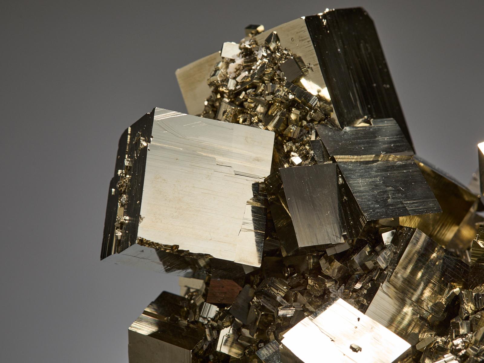Golden Pyrite Sculpture in vendita 8