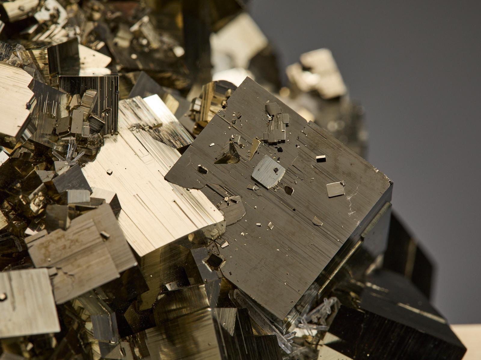 Golden Pyrite Sculpture in vendita 11