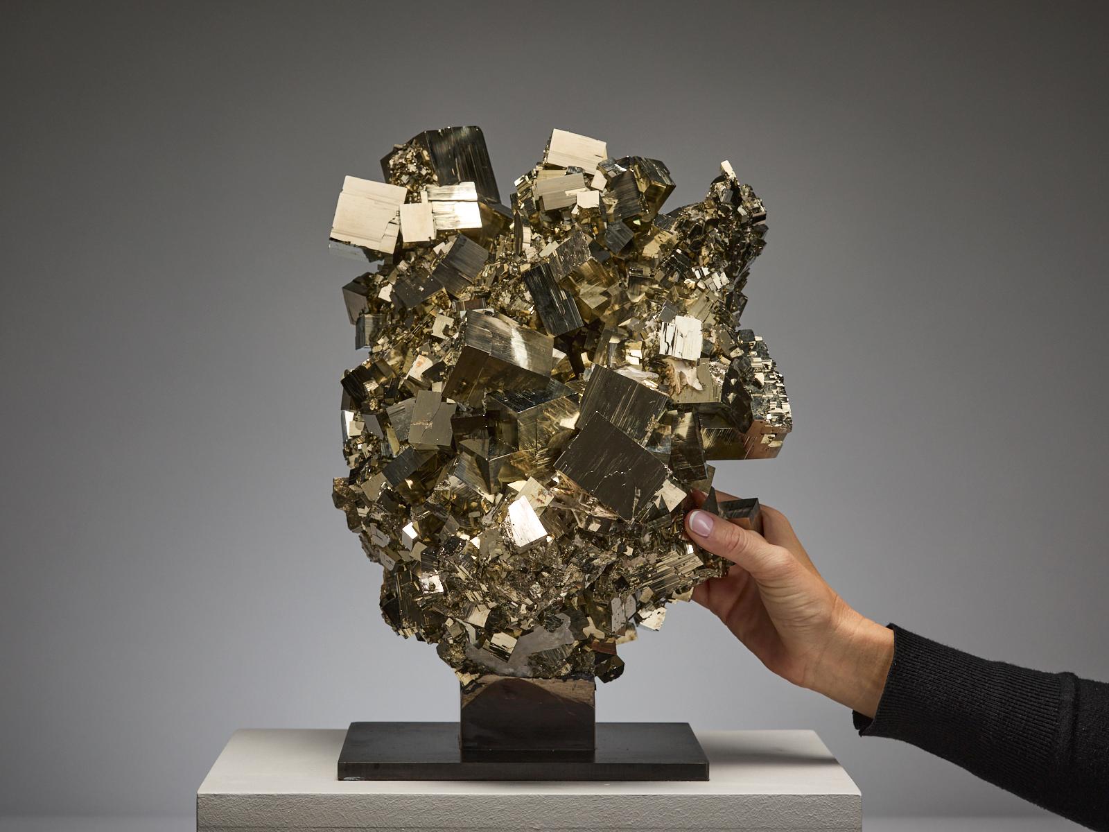 Cristallo Golden Pyrite Sculpture in vendita