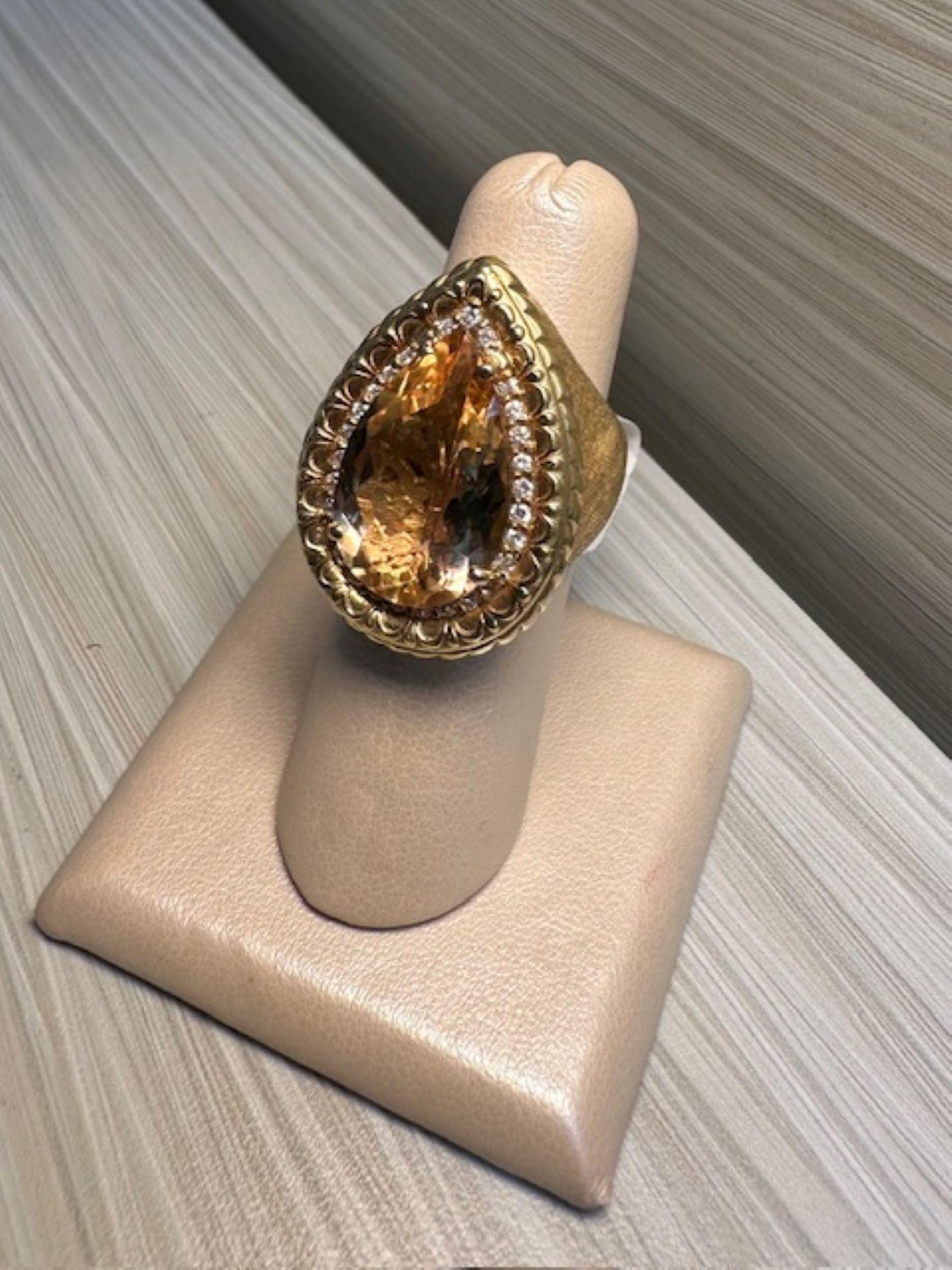Contemporain Golden Radiance - Bague en béryl jaune de 20,94ct avec 0,38ct de diamants en 18ky en vente