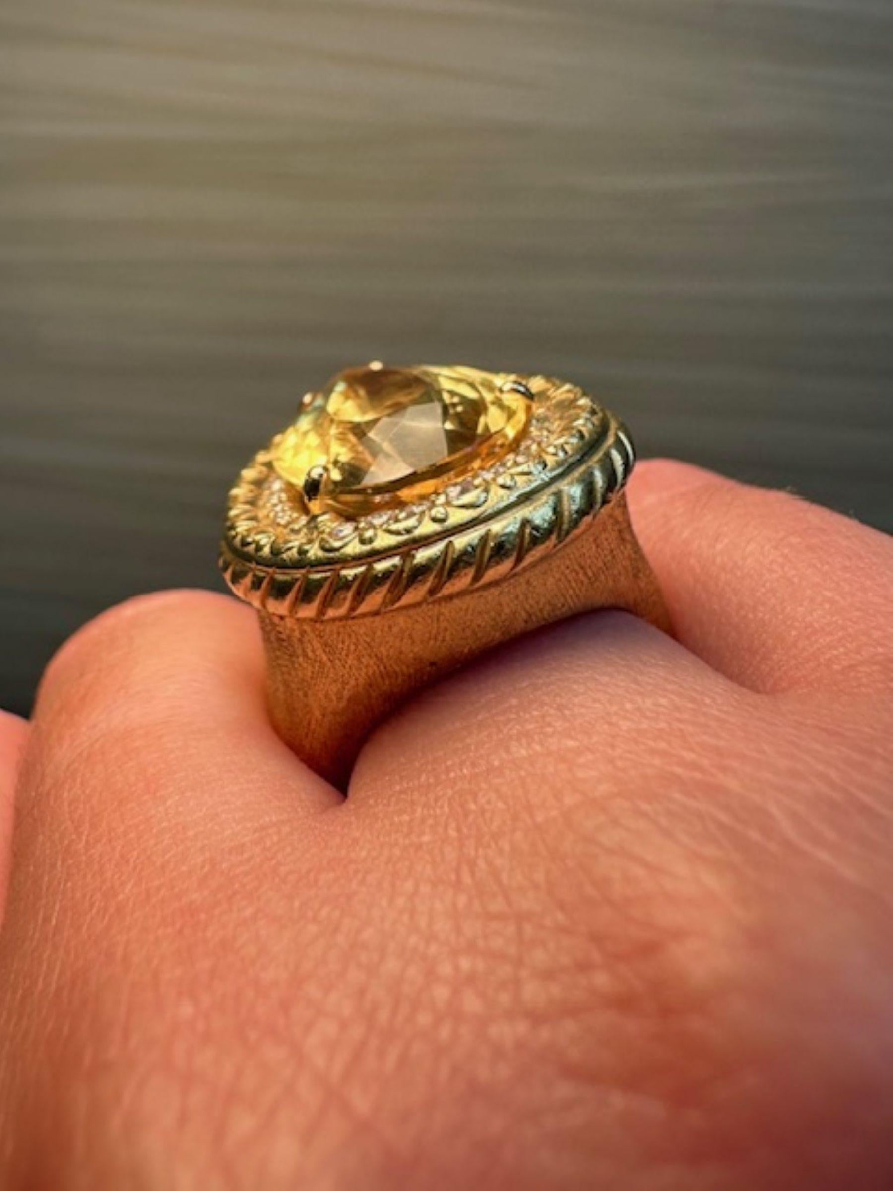 Golden Radiance - Bague en béryl jaune de 20,94ct avec 0,38ct de diamants en 18ky Unisexe en vente