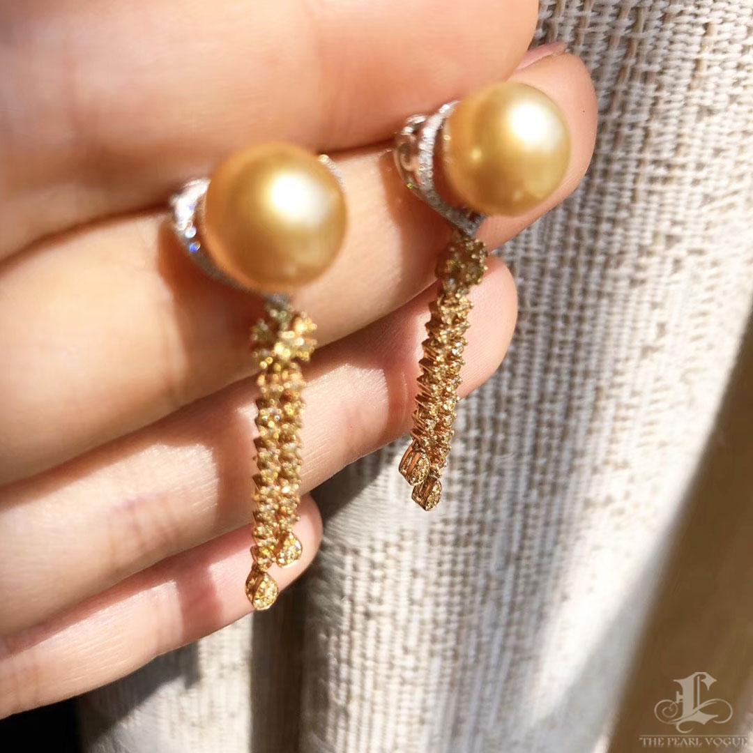 【Crown Radiance】AAAA Pendientes de corriente de perlas del mar del sur en oro de 18 quilates con diamantes en venta 2