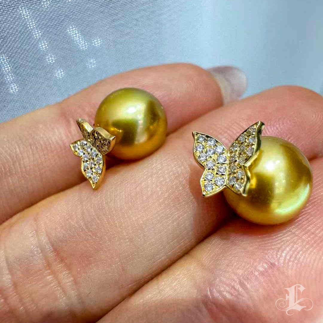 Women's or Men's 【Golden Radiance】Butterfly Kiss South Sea Pearl & Diamond Earrings For Sale