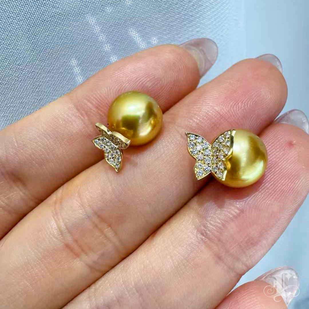 【Golden Radiance】Butterfly Kiss South Sea Pearl & Diamond Earrings For Sale 2