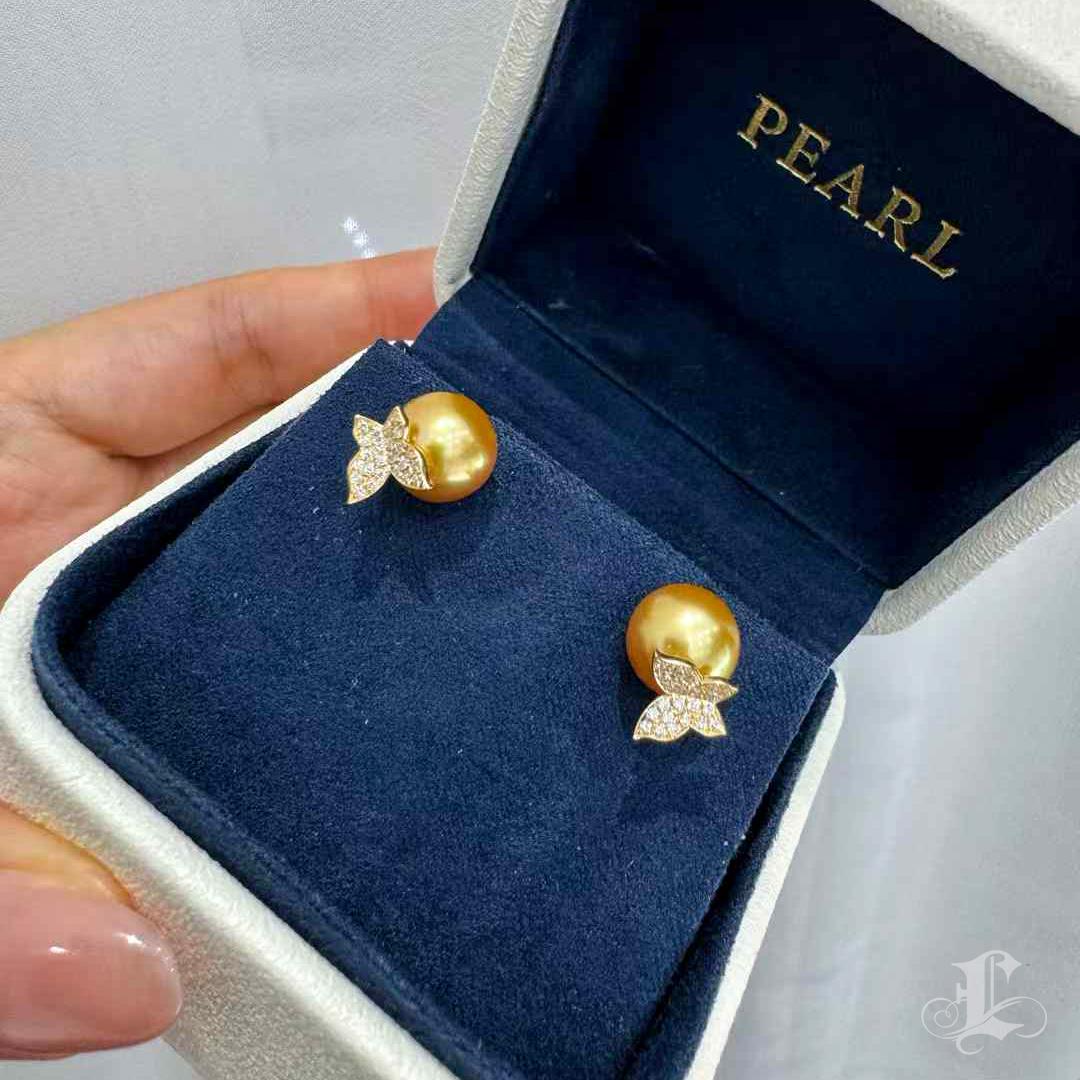 【Golden Radiance】Butterfly Kiss South Sea Pearl & Diamond Earrings For Sale 4