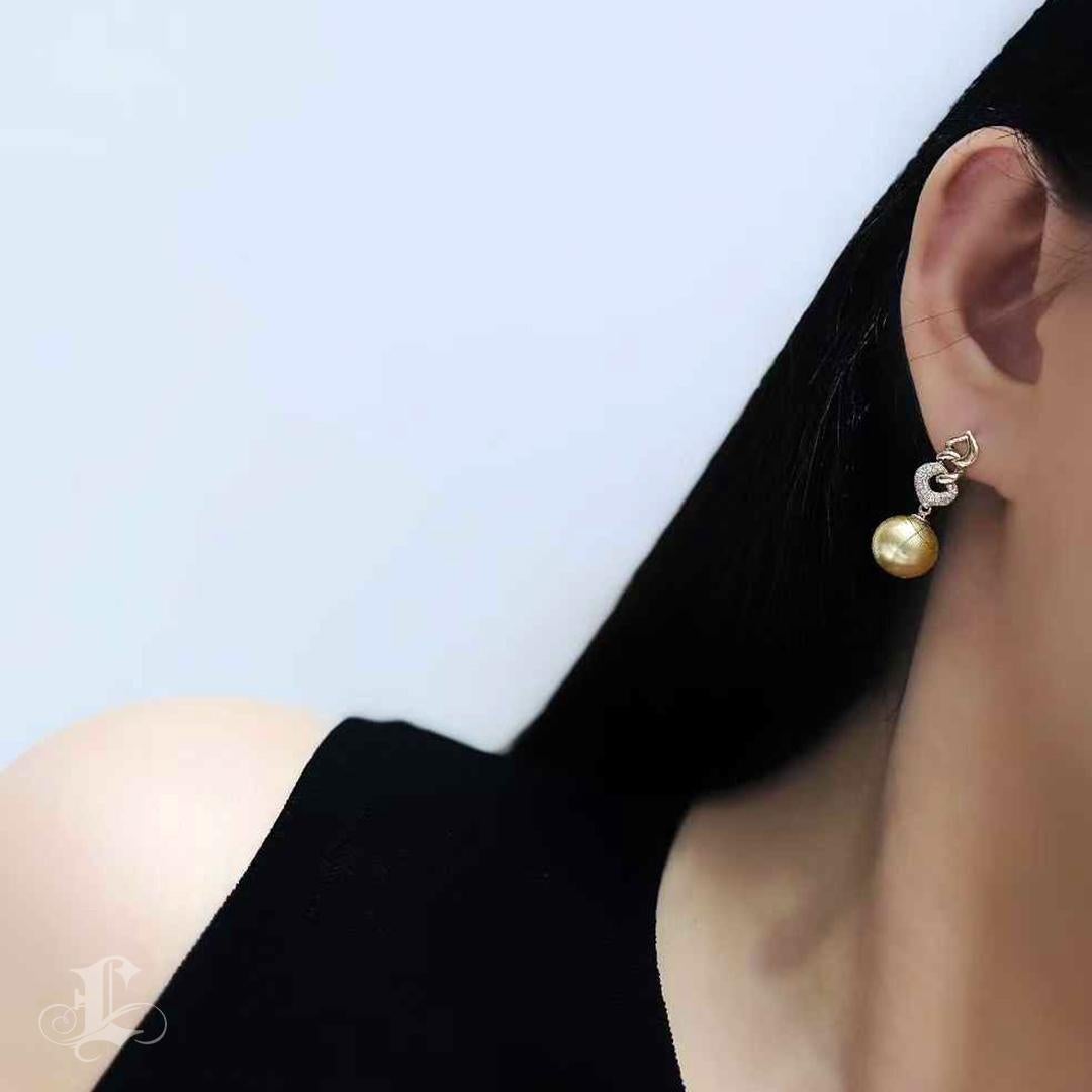 Non taillé 【Golden Radiance】Gilded Links - Boucles d'oreilles en perles d'or des mers du Sud en vente
