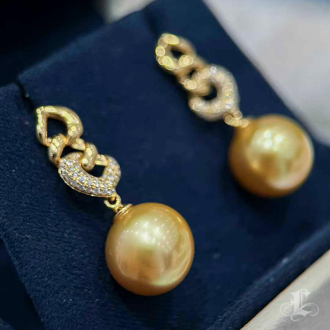 【Golden Radiance】Gilded Links - Boucles d'oreilles en perles d'or des mers du Sud Pour femmes en vente