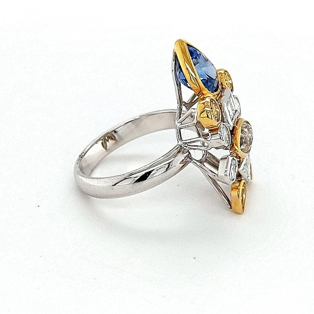 18kt white Gold Ring Depicting a Fish with 2.03ct Diamonds, 2.29ct Sapphires For Sale 4