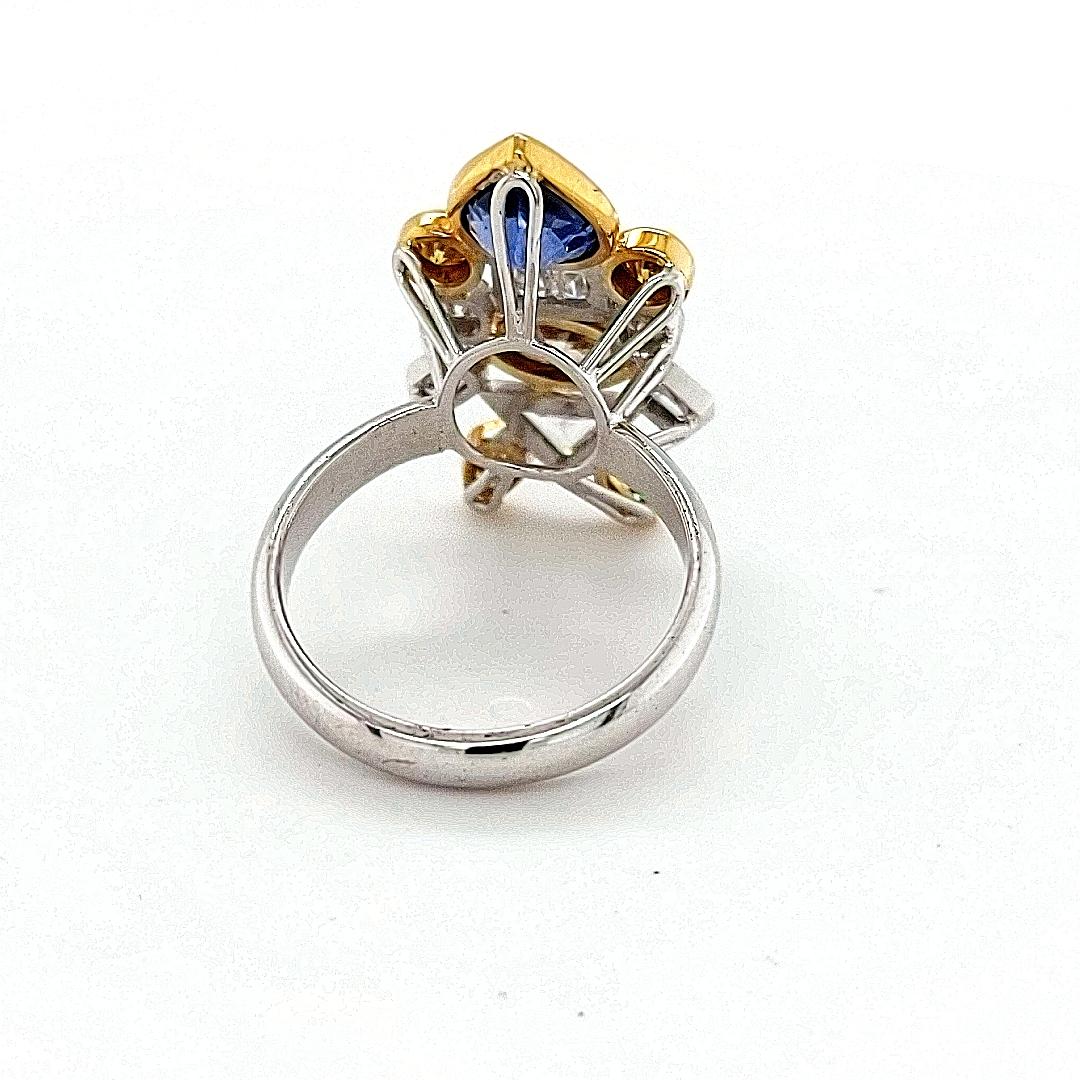 18kt white Gold Ring Depicting a Fish with 2.03ct Diamonds, 2.29ct Sapphires For Sale 6