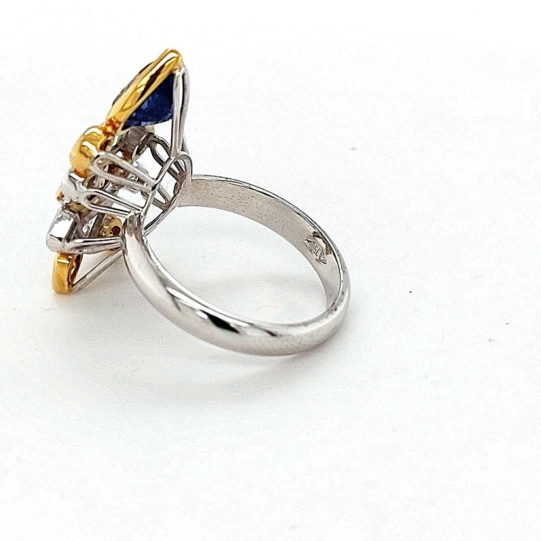 18kt white Gold Ring Depicting a Fish with 2.03ct Diamonds, 2.29ct Sapphires For Sale 7