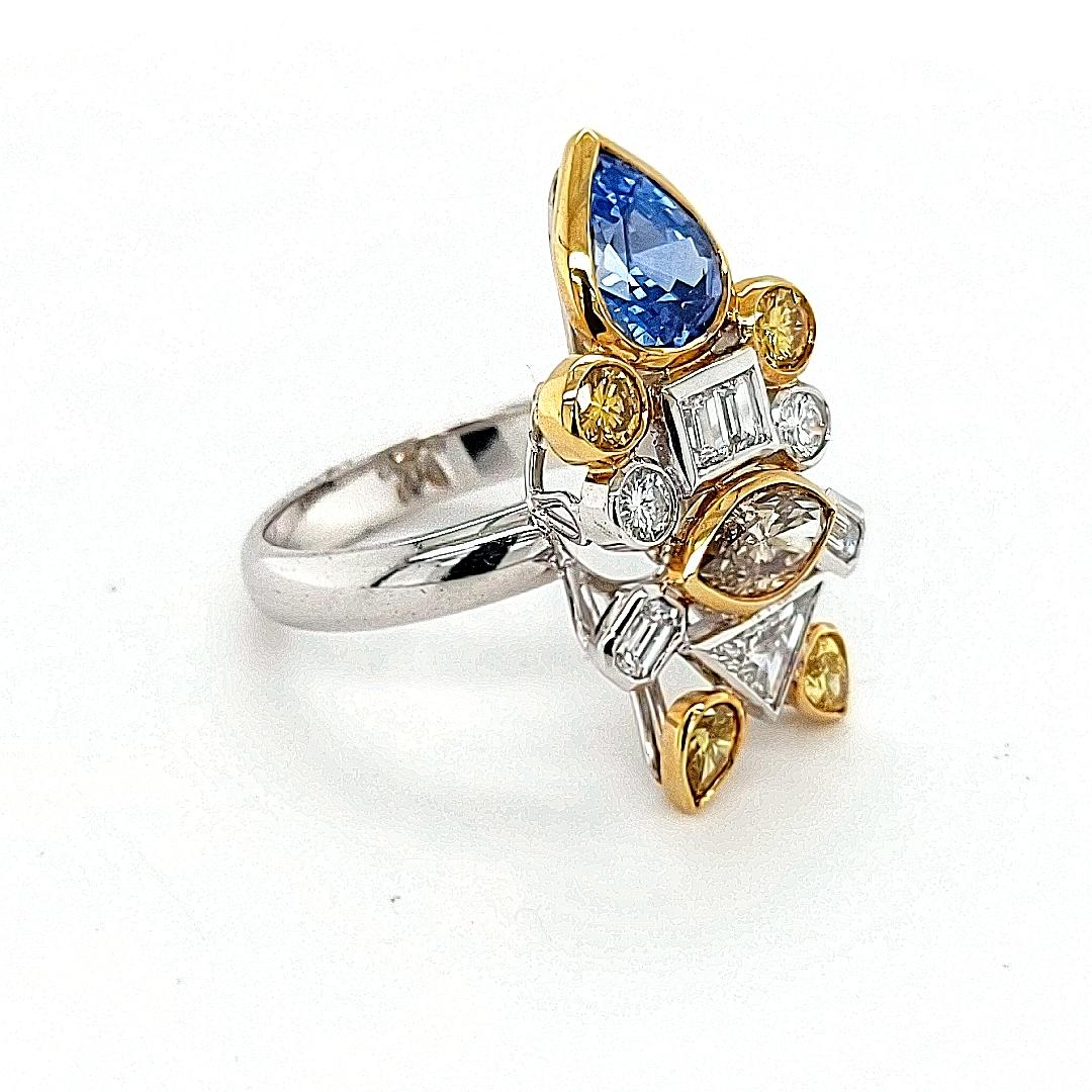 18kt white Gold Ring Depicting a Fish with 2.03ct Diamonds, 2.29ct Sapphires For Sale 2