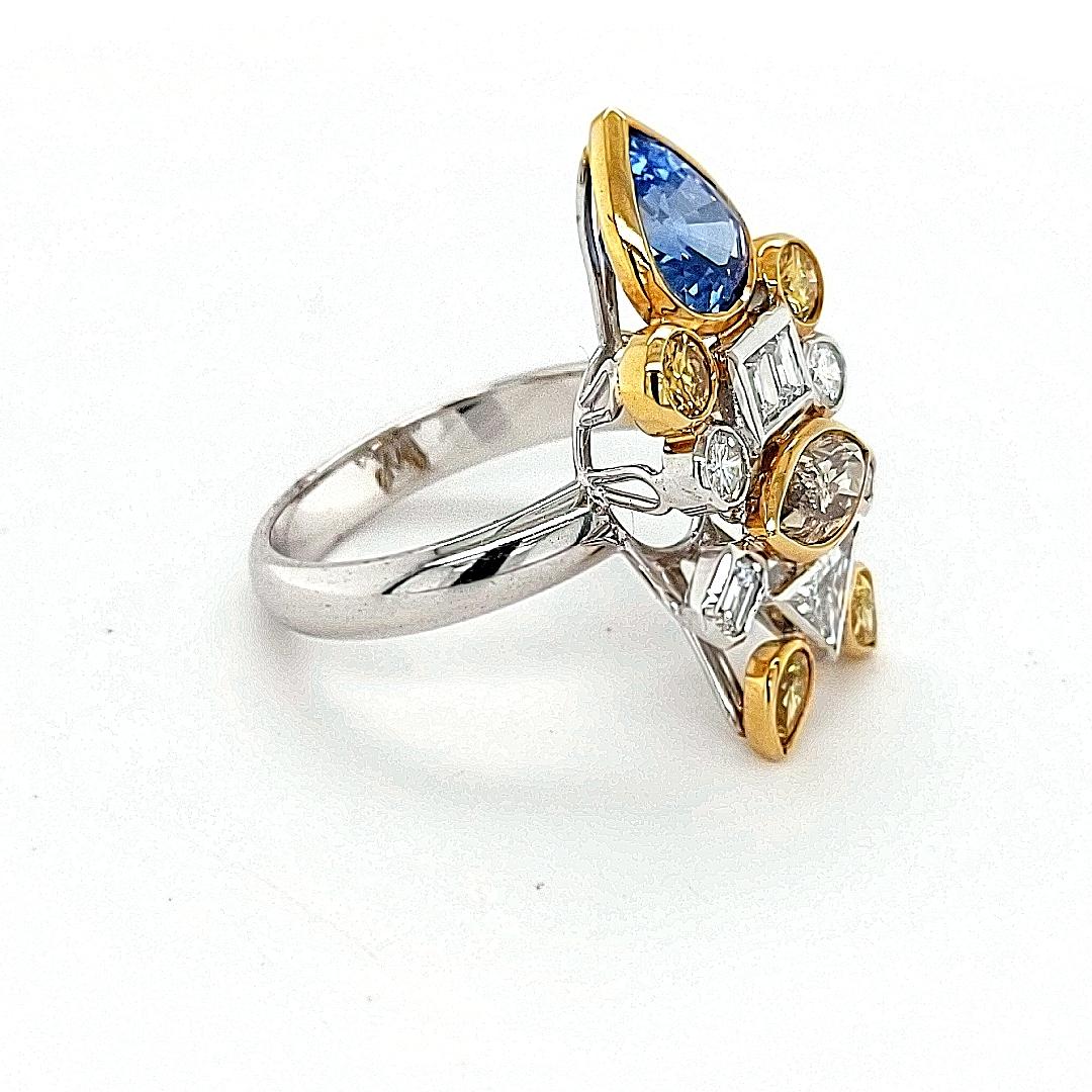 18kt white Gold Ring Depicting a Fish with 2.03ct Diamonds, 2.29ct Sapphires For Sale 3