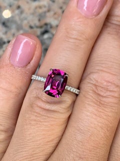 Golden ring with faceted rhodolite garnet