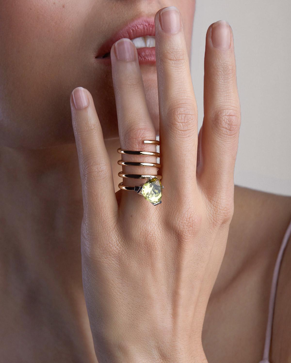 Contemporary Golden ring with Lemon quartz, 18K yellow gold For Sale