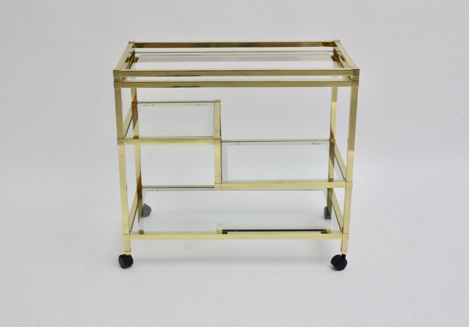 This Bar cart in the style of Romeo Rega consists of a gilded frame construction with four glass plates in various sizes.
The glass plates are surrounded with a silver edging.
Also the bar cart shows 4 wheels for a good mobility.
The vintage