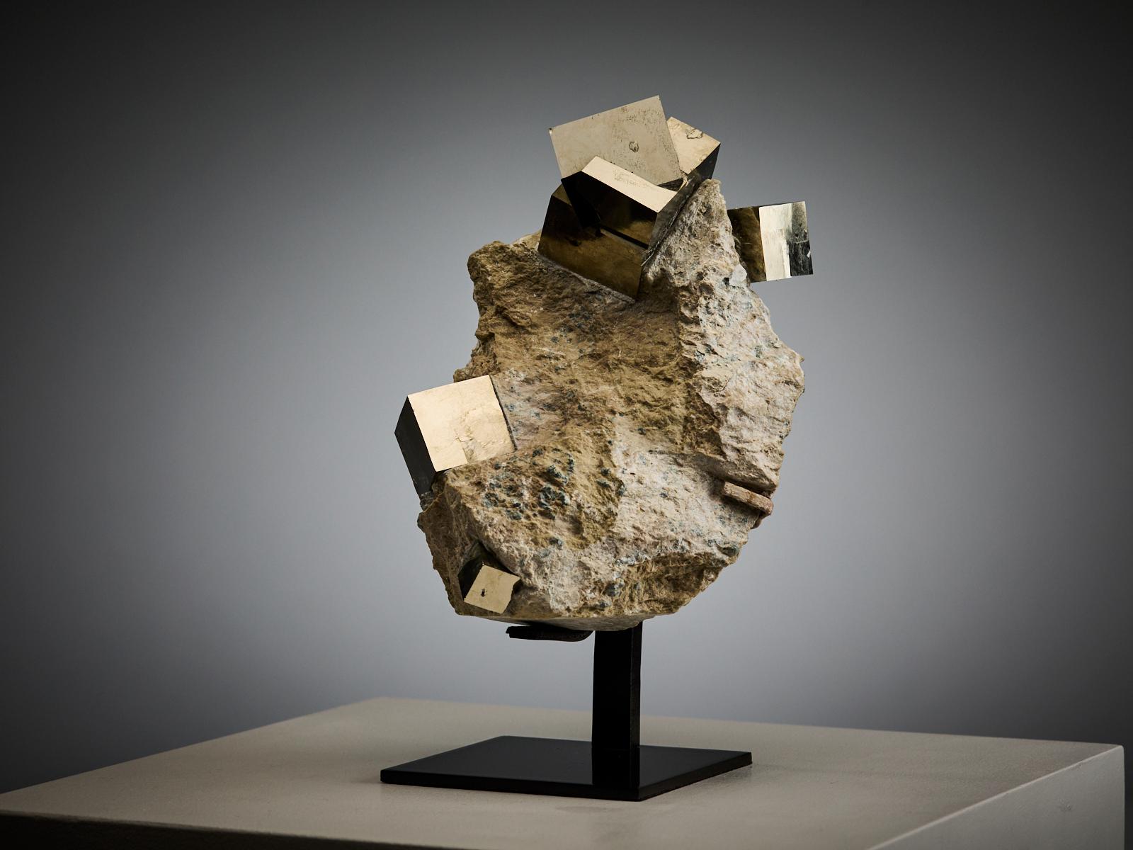 Golden Sculptural Pyrite Formation in vendita 9