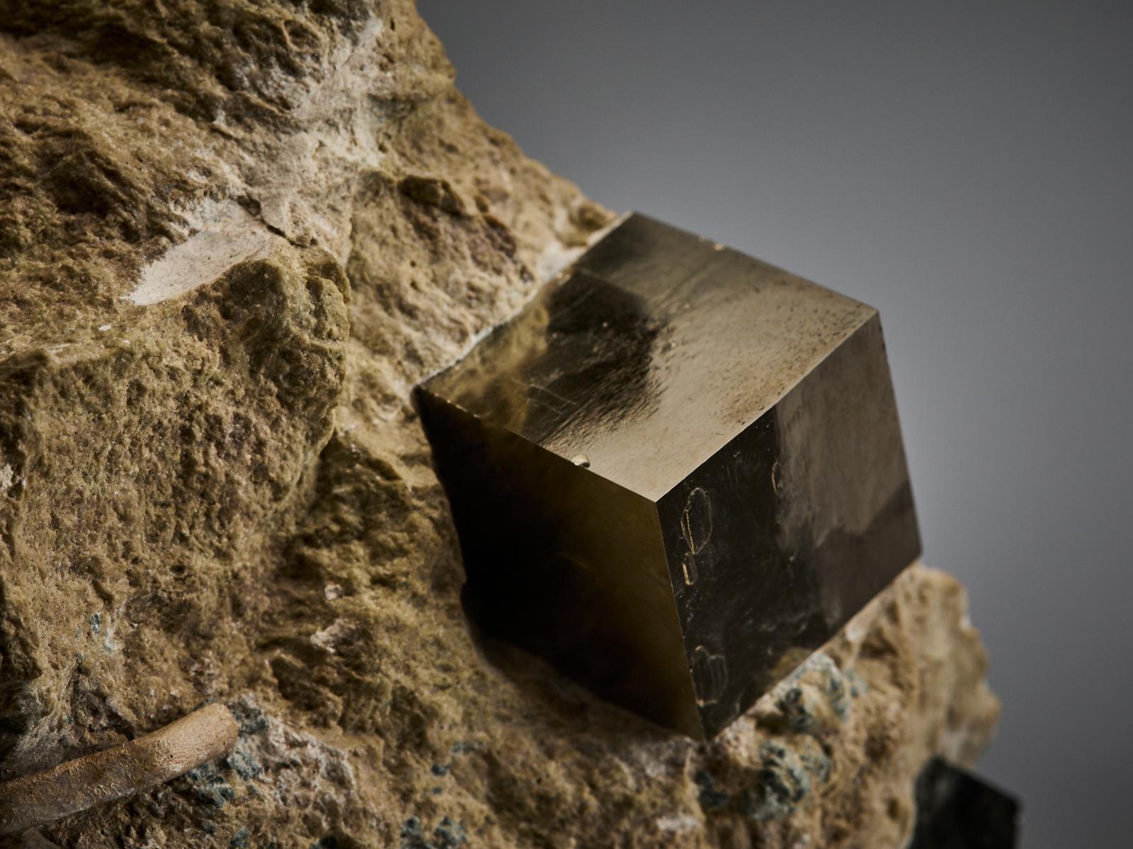 Golden Sculptural Pyrite Formation in vendita 12