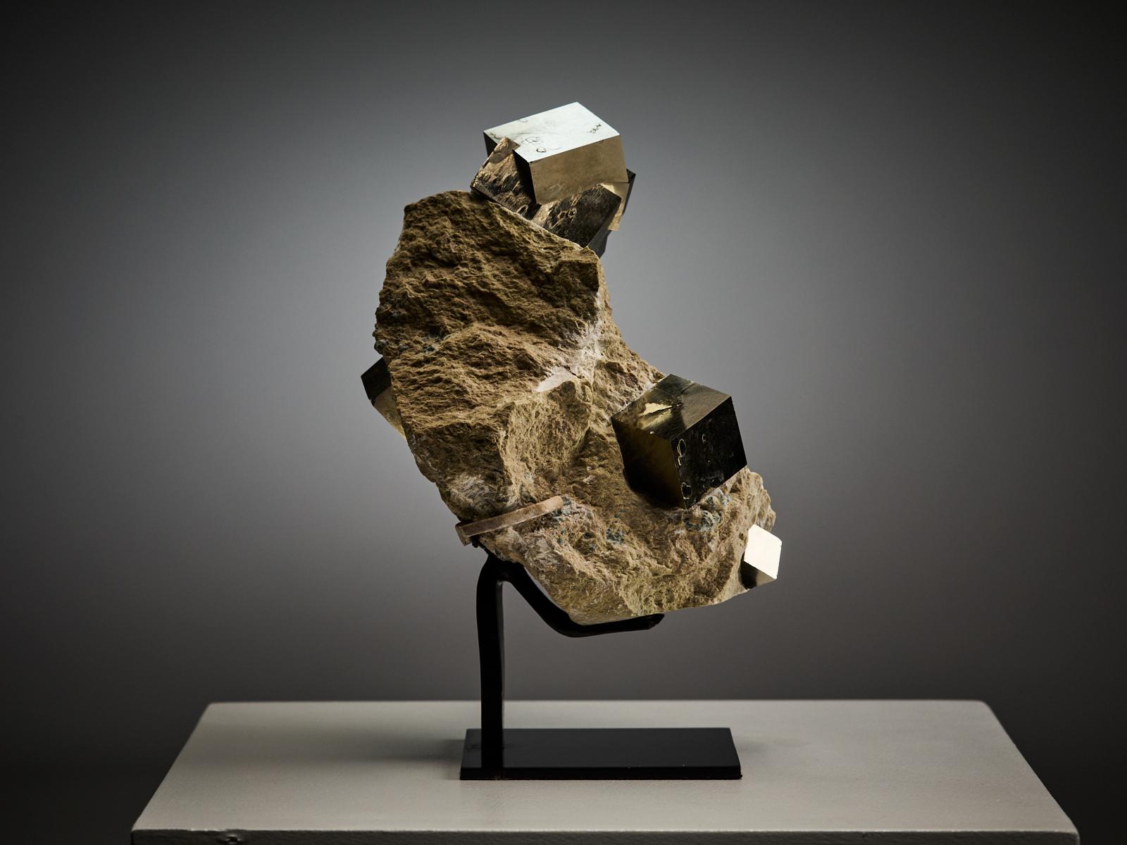 Spagnolo Golden Sculptural Pyrite Formation in vendita