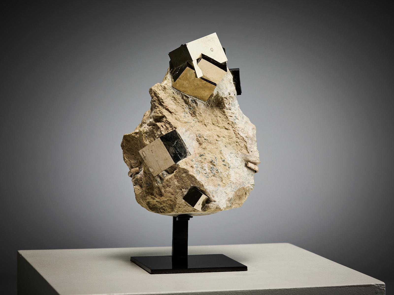 Fino al XVIII secolo Golden Sculptural Pyrite Formation in vendita