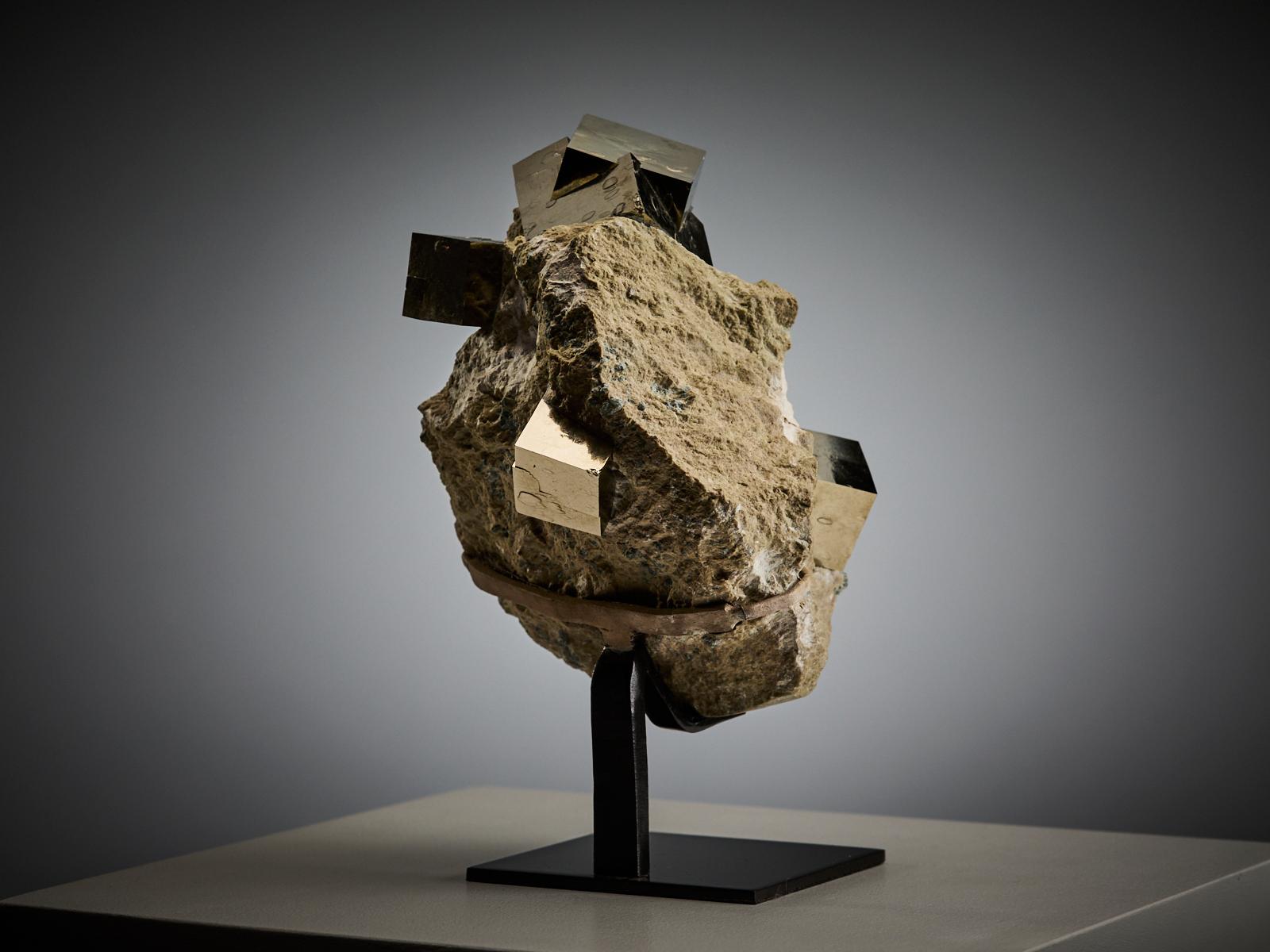 Quarzo Golden Sculptural Pyrite Formation in vendita