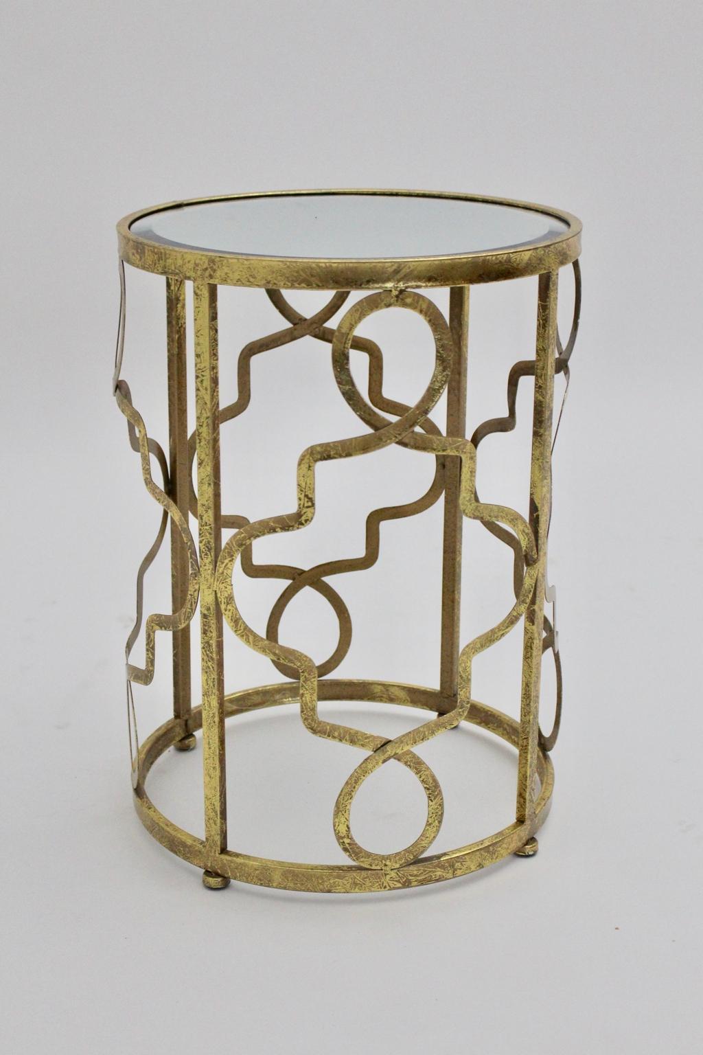 Modern vintage sculptural side table from golden metal and mirror top.
A stunning side table with a beautiful sculptural base topped with facetted mirror.
This feminine side table or column works perfectly to present your table lamp or your green