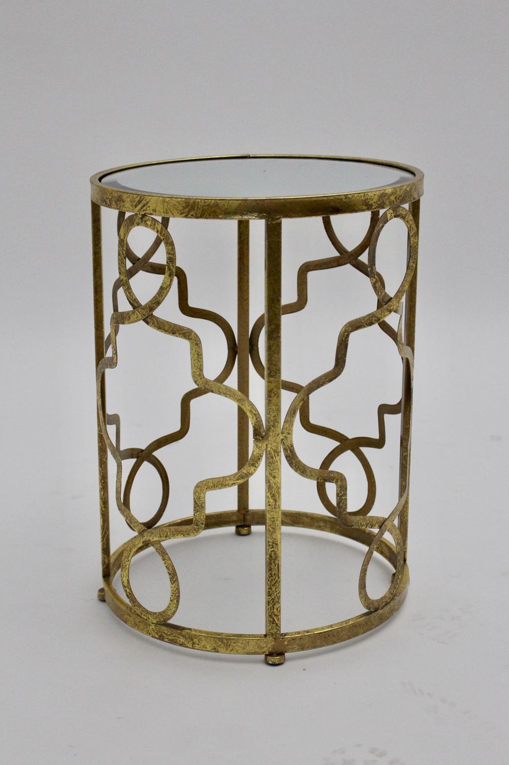 Hollywood Regency Modern Vintage Sculptural Golden Side Table Column Mirror Glass Top Italy 1980s For Sale
