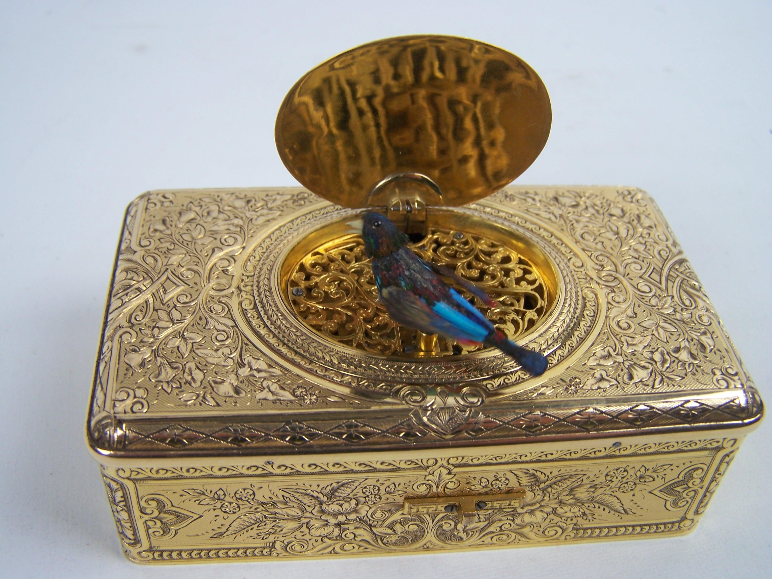 Golden Singing bird box by Charles Bruguier with enameled  lid For Sale 4