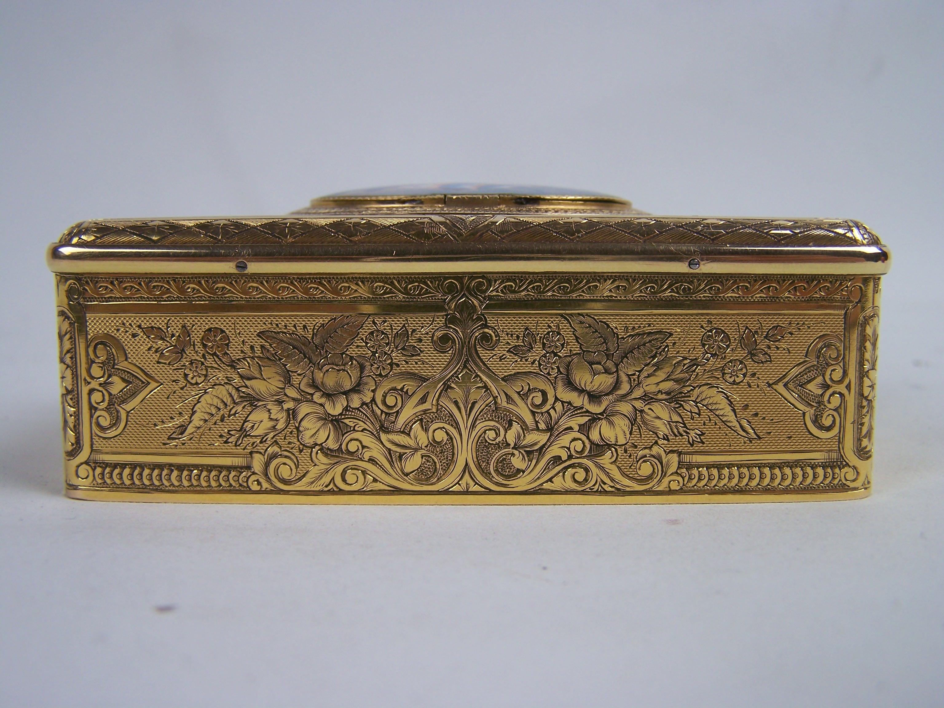 Golden Singing bird box by Charles Bruguier with enameled  lid In Excellent Condition For Sale In Zonhoven, BE